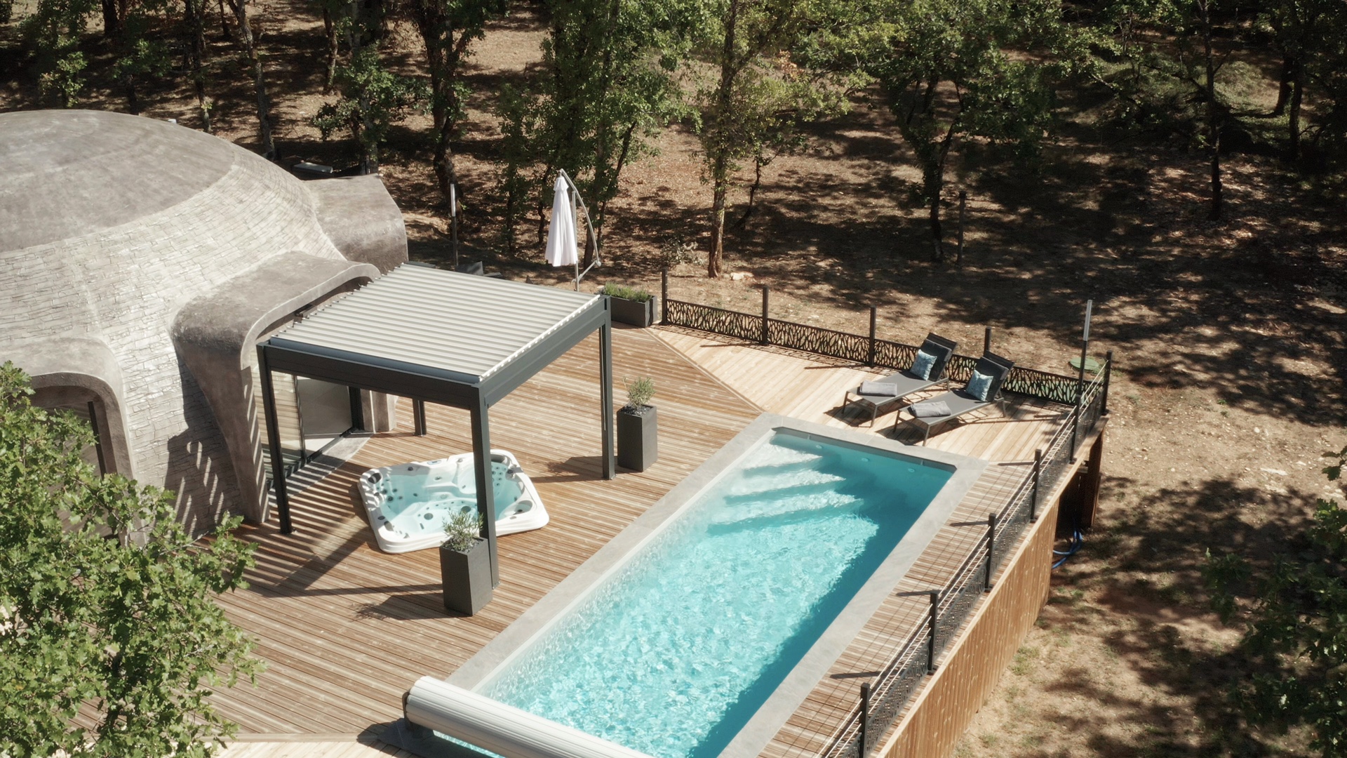 Un séjour enchanteur dans un dôme avec spa privatif en Limousin à Chartrier-Ferriere — vue depuis la terrasse