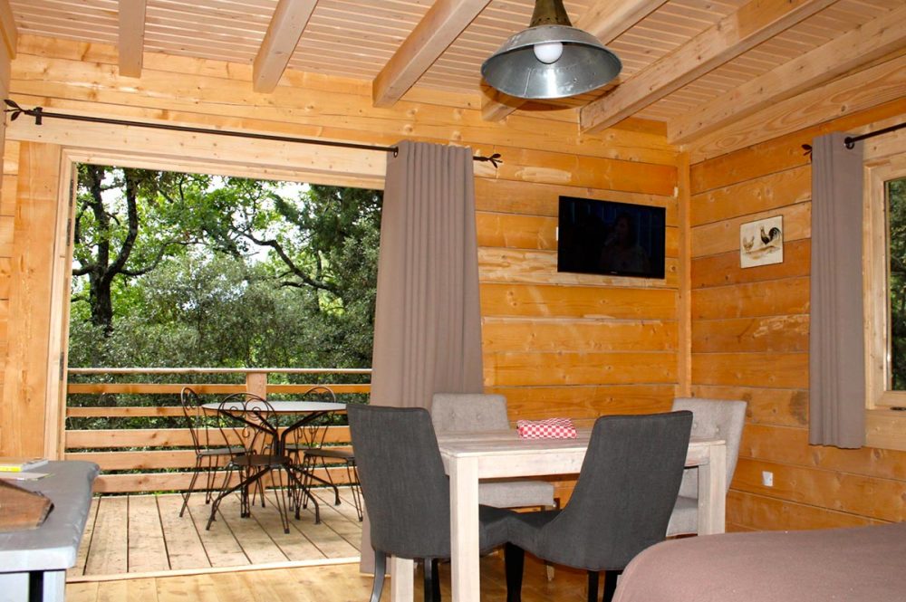 Cabane Mazet : une échappée belle sur pilotis en Occitanie à Villalier — espace de vie
