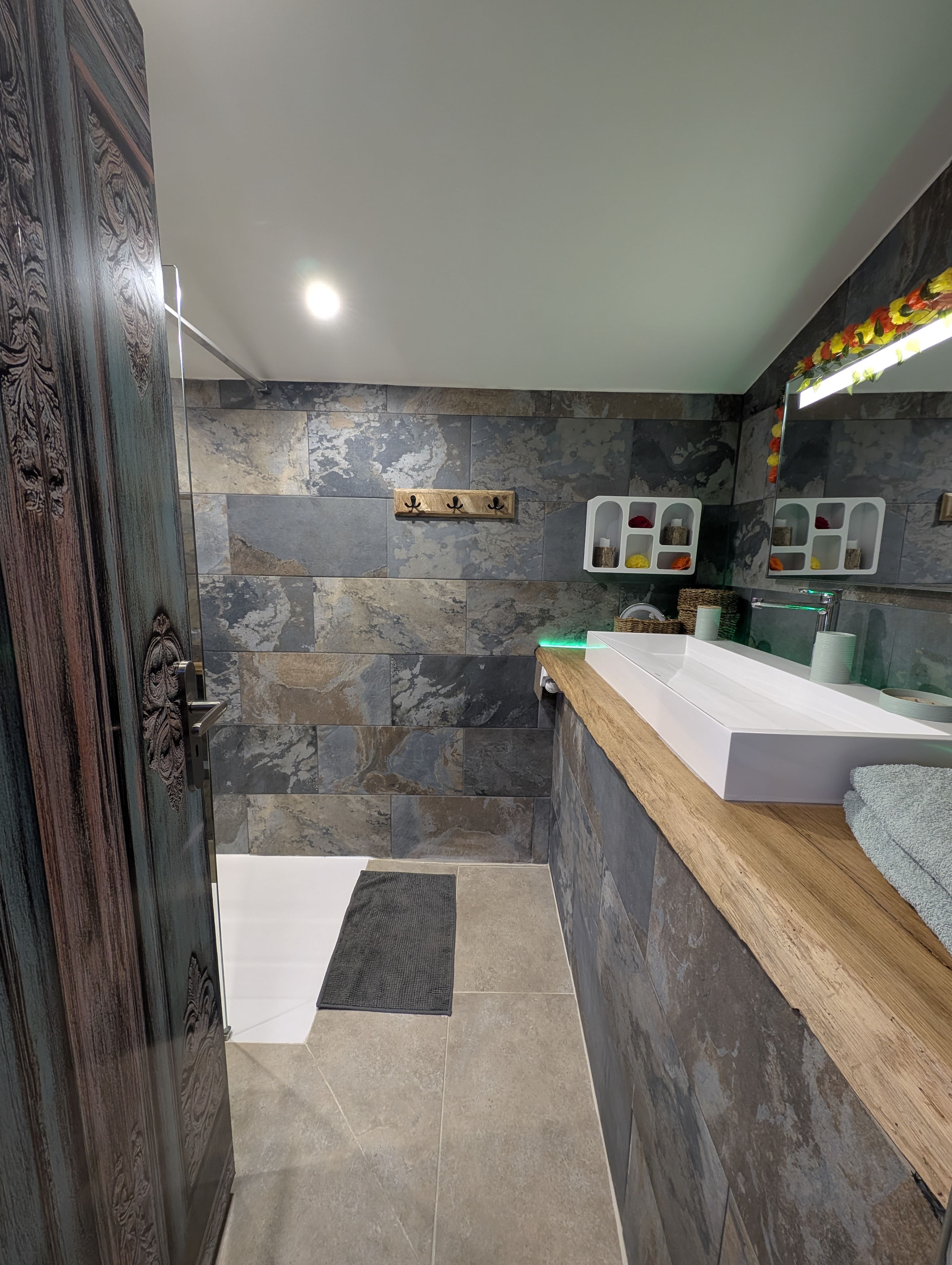 Spassionnement Bali — Maison insolite avec spa à Lot-et-Garonne à Clermont-Dessous — détail architectural