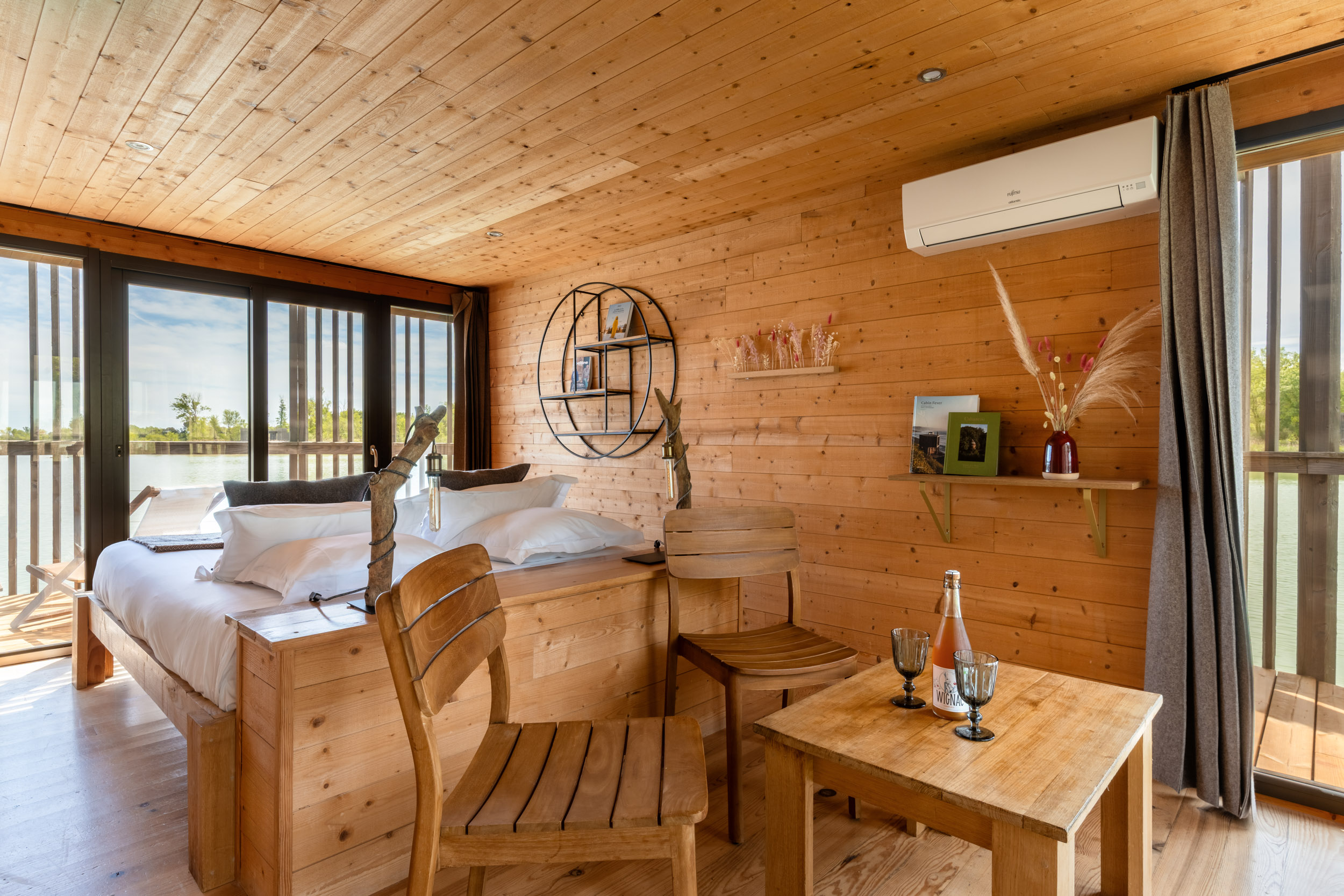 Cabane Nectar : une échappée belle sur l'eau en Provence à Sorgues — vue intérieure