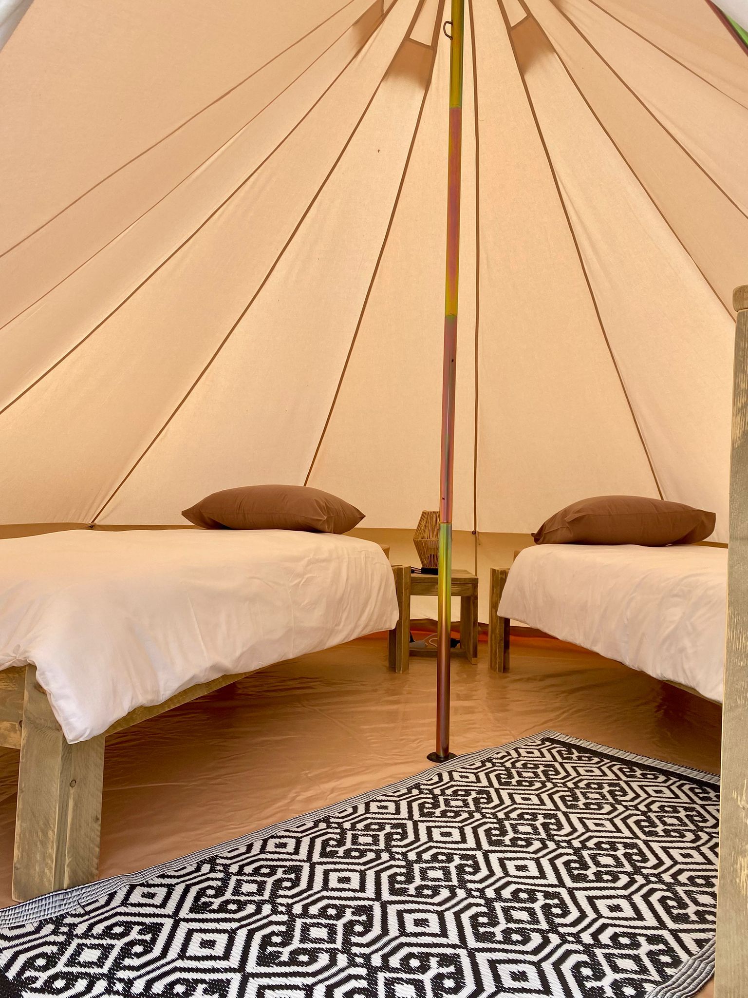 Tente Zéla — Séjour nature avec spa à Maine-et-Loire à Angers — espace de vie