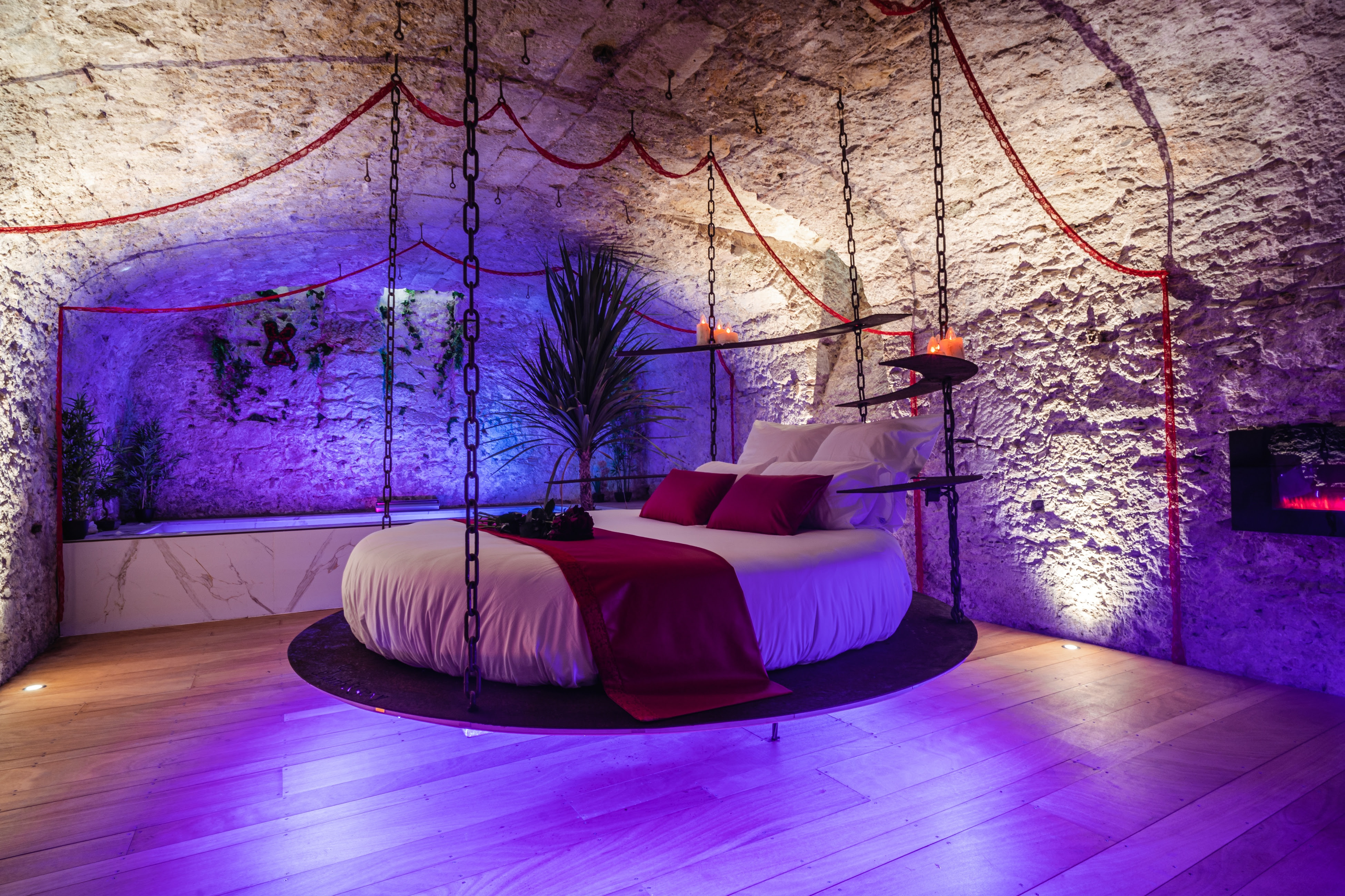 Chambre l'Envoûtée : une expérience immersive en Languedoc-Roussillon à Béziers — vue intérieure