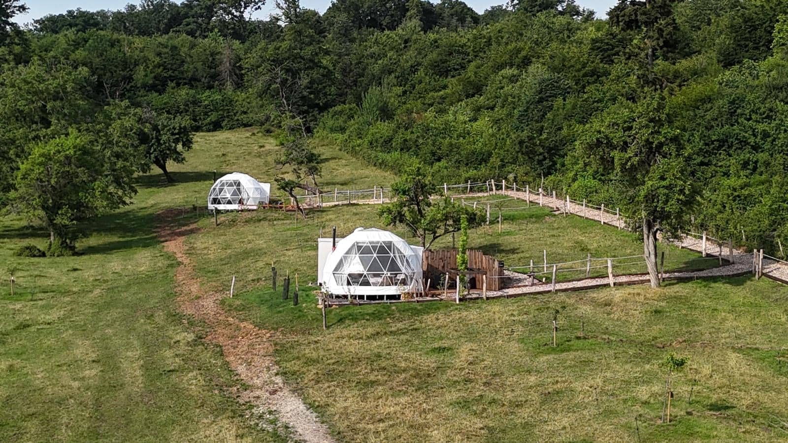 Dôme Ortense — Évasion romantique avec spa à Moselle à Ars-sur-Moselle — détail architectural