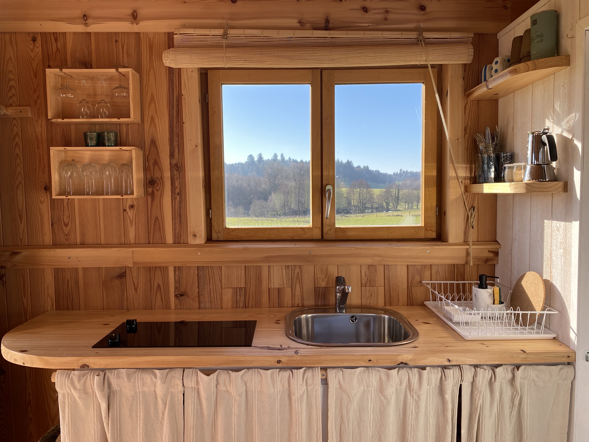 Roulotte 360°nature : une immersion au cœur du Limousin à Champnétery — salle de bain