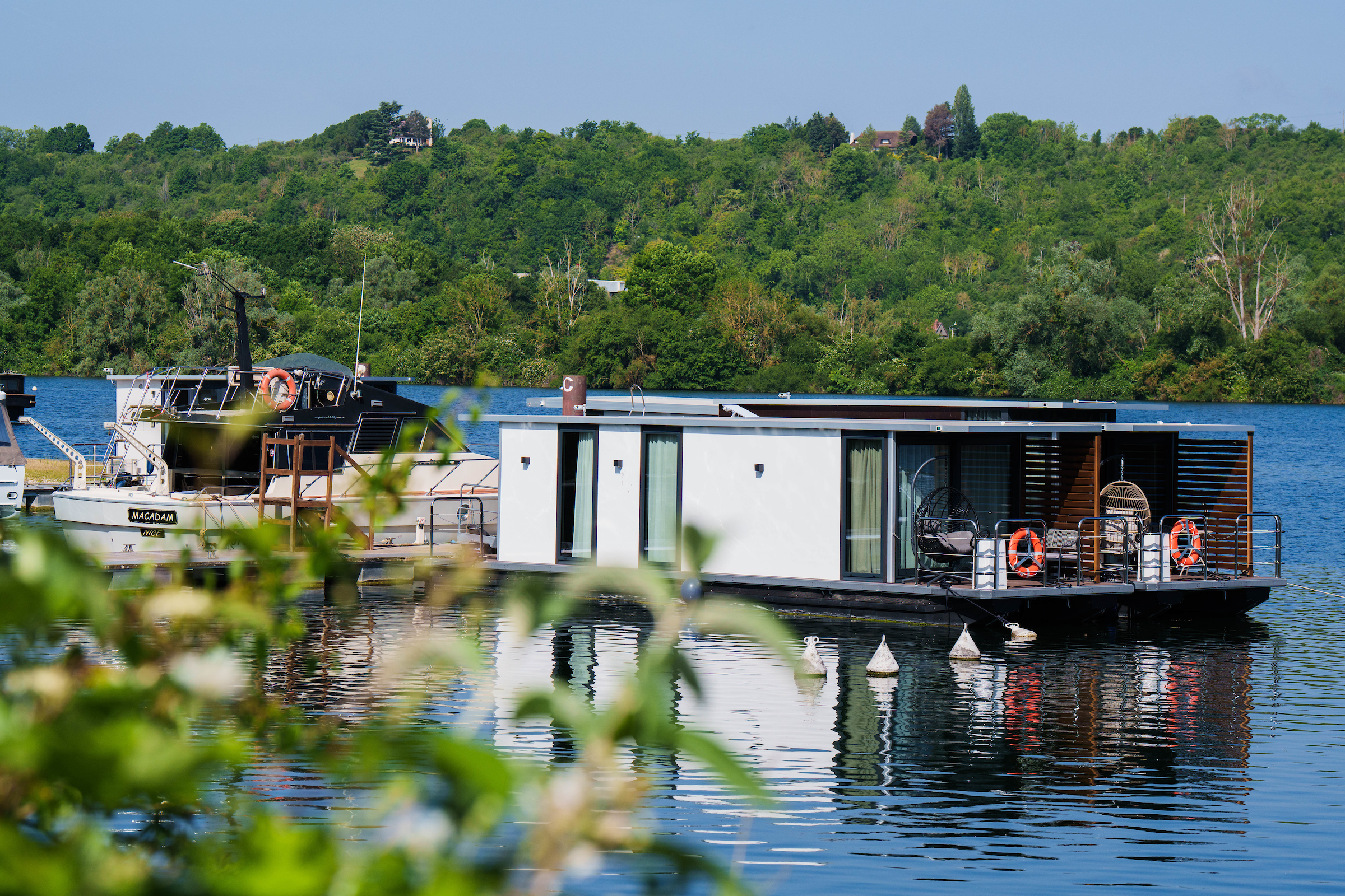 Suite flottante Supérieure — Maison insolite Balnéo à L'Isle-Adam (Yvelines)