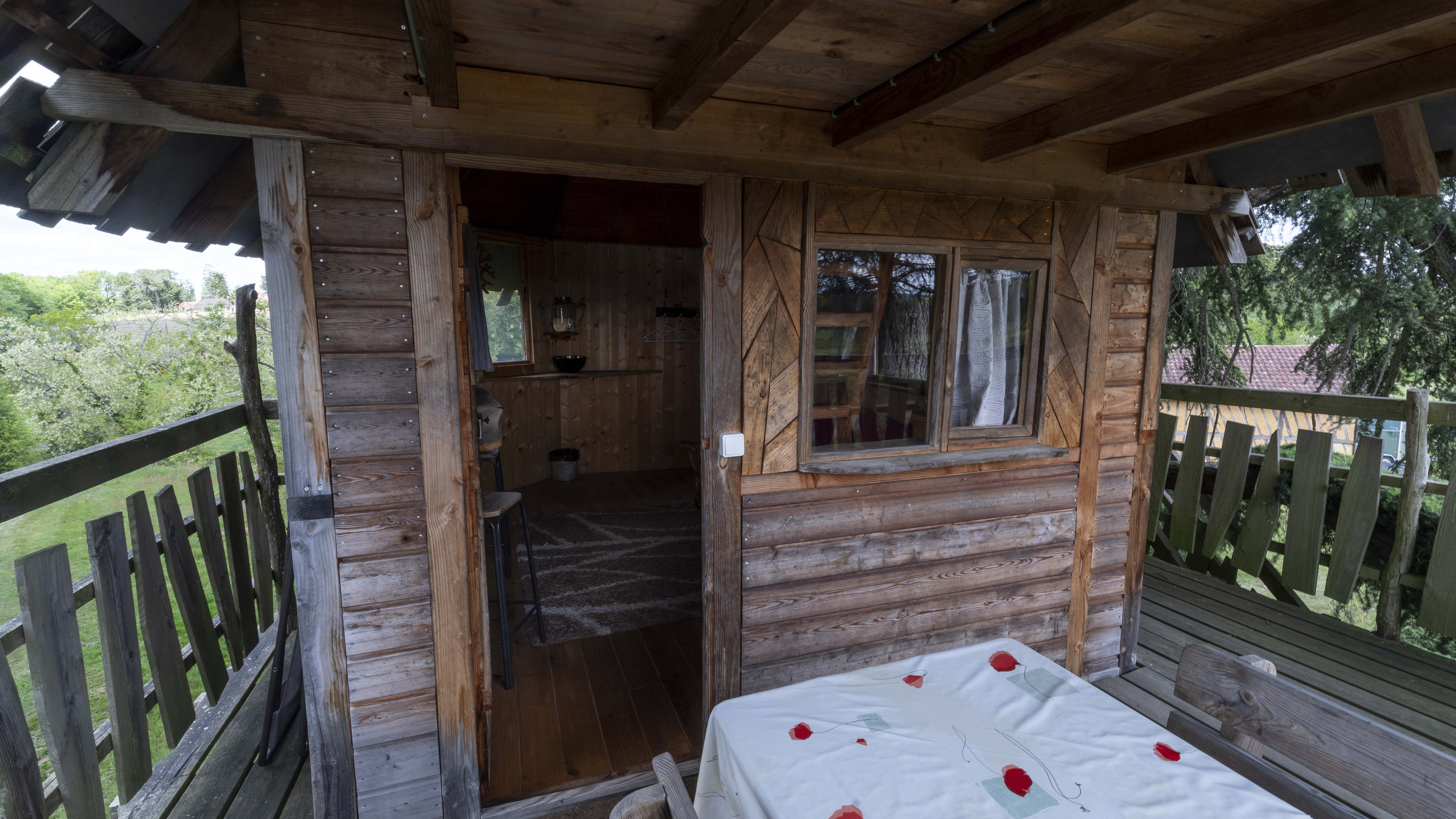 Cabane au Cèdre du Bonheur — Cabane dans les arbres avec vue panoramique à Gers à Riguepeu — vue depuis la terrasse