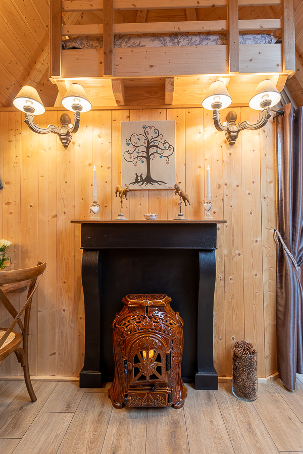 Lodge Mon P'tit Lapin & Spa : une évasion romantique en pleine nature à Montgon — détail architectural