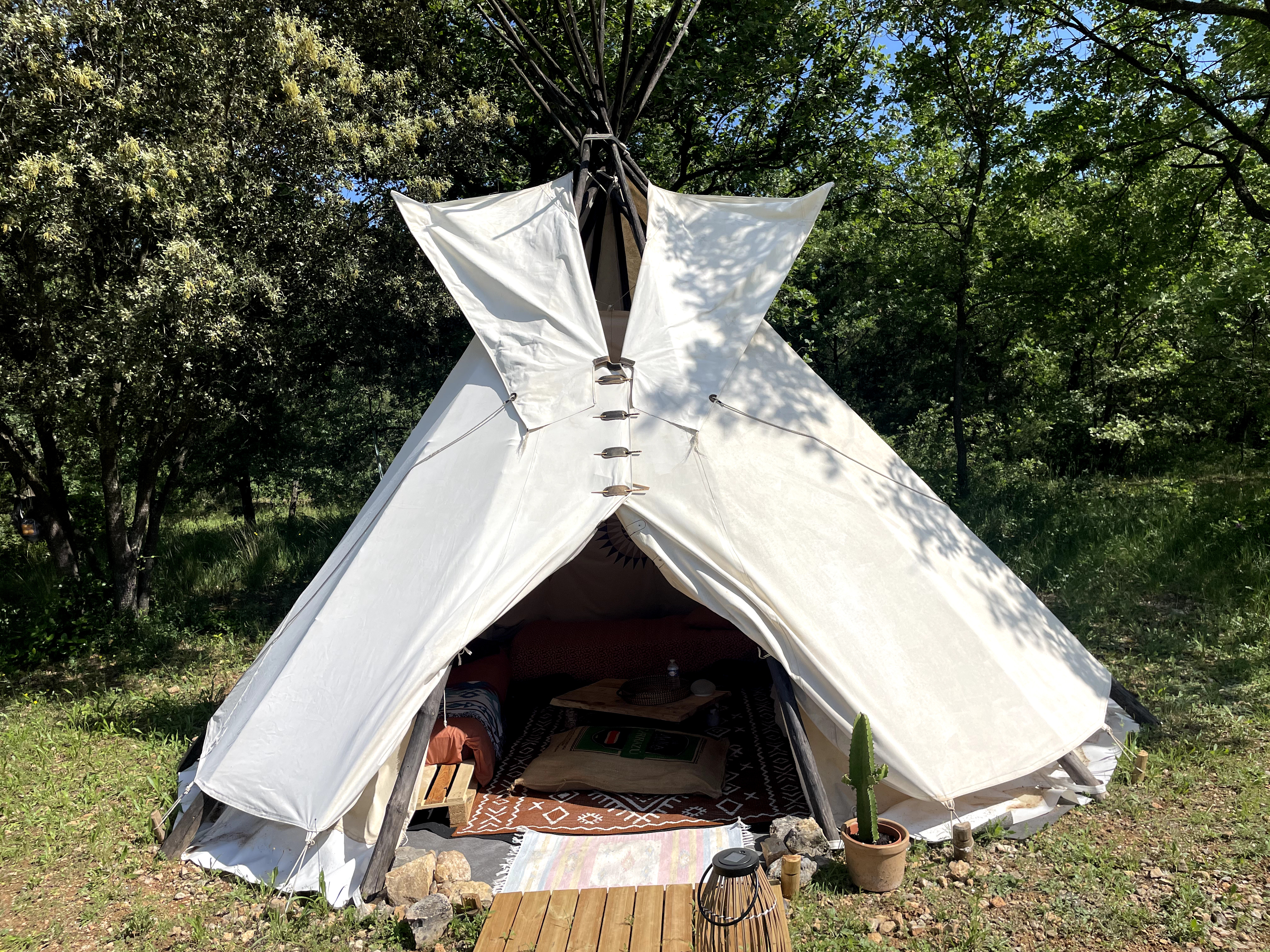 Wachipi & Spa : un tipi enchanteur en Provence à Trans En Provence — détail architectural