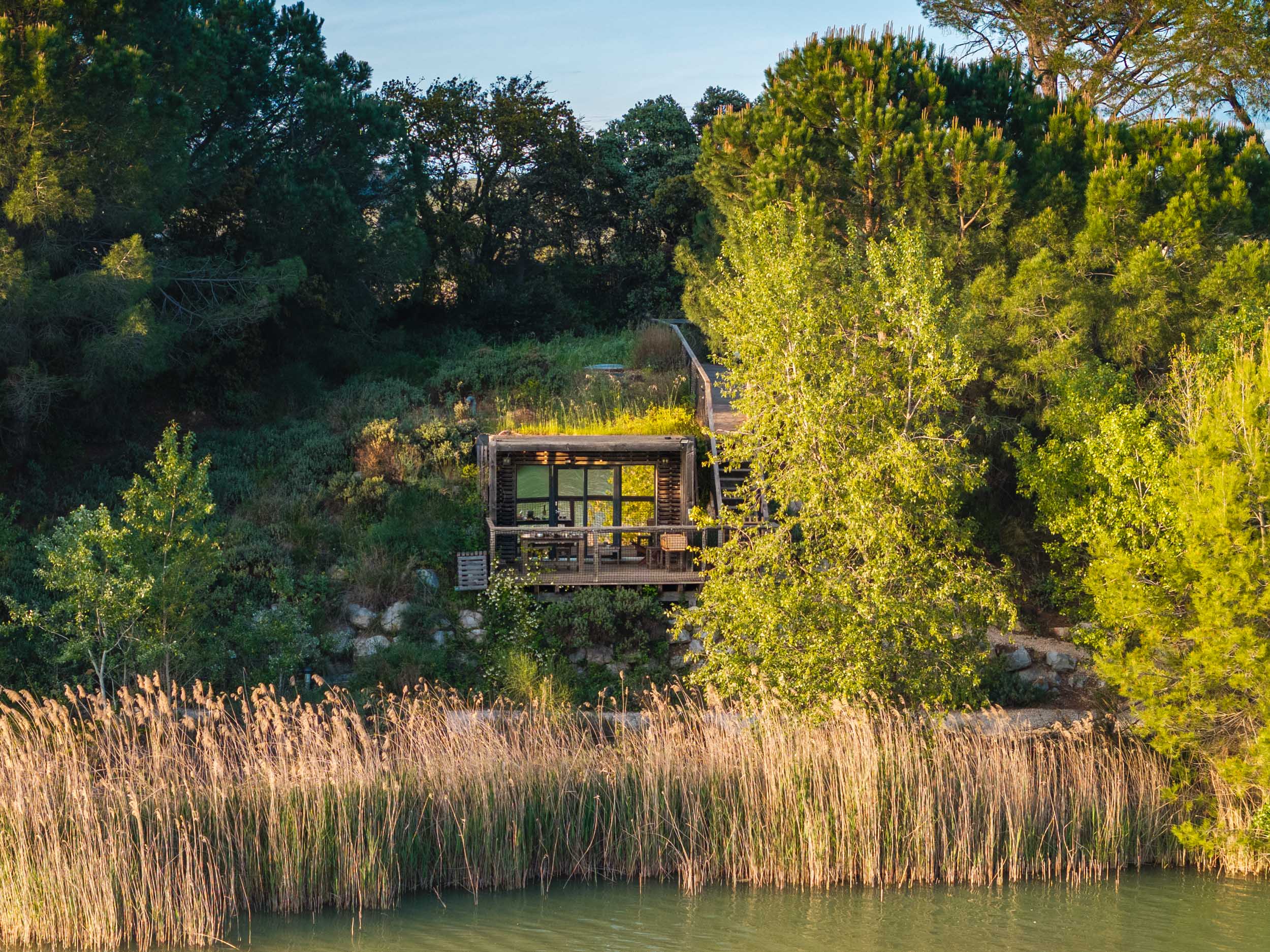 Cabane Spa Essentielle : une évasion sur pilotis en Provence à Sorgues — détail architectural