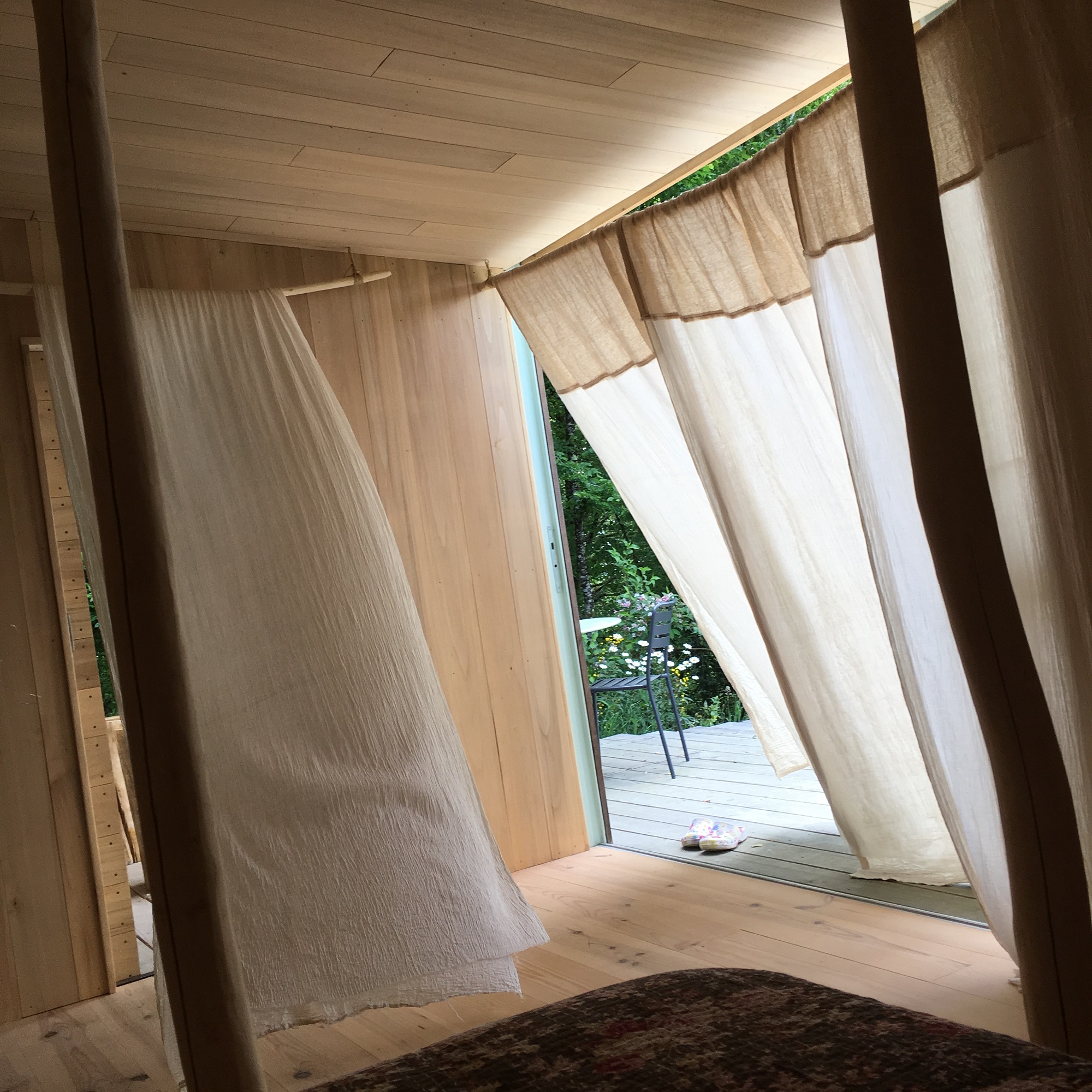 Cabane Poussière d'étoile — Séjour insolite en micro ferme en Corrèze à Argentat-Sur-Dordogne — détail architectural