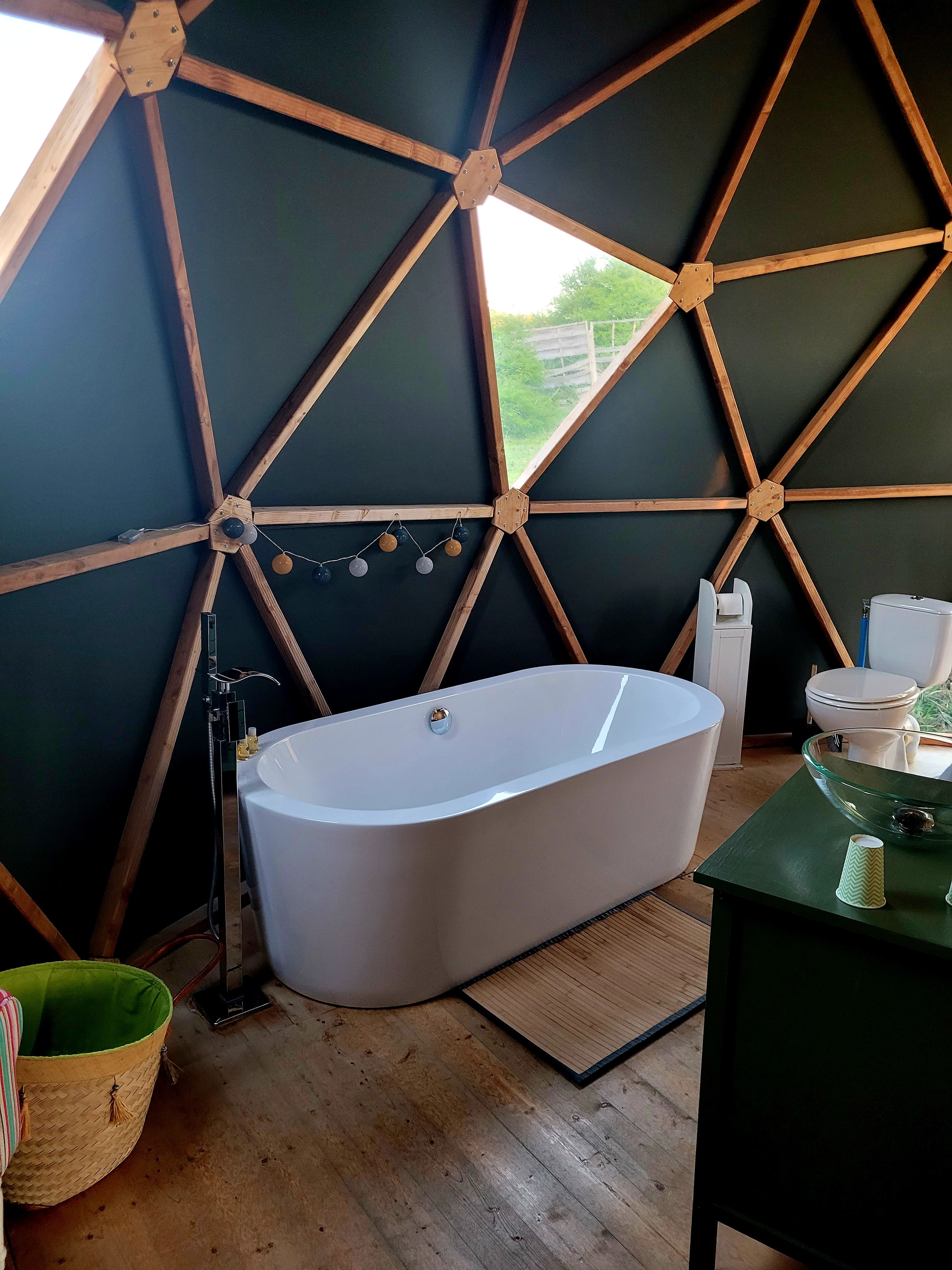 Dôme Spa Nyx — Séjour romantique avec jacuzzi à Haute-Garonne à Lussan-Adeilhac — vue depuis la terrasse