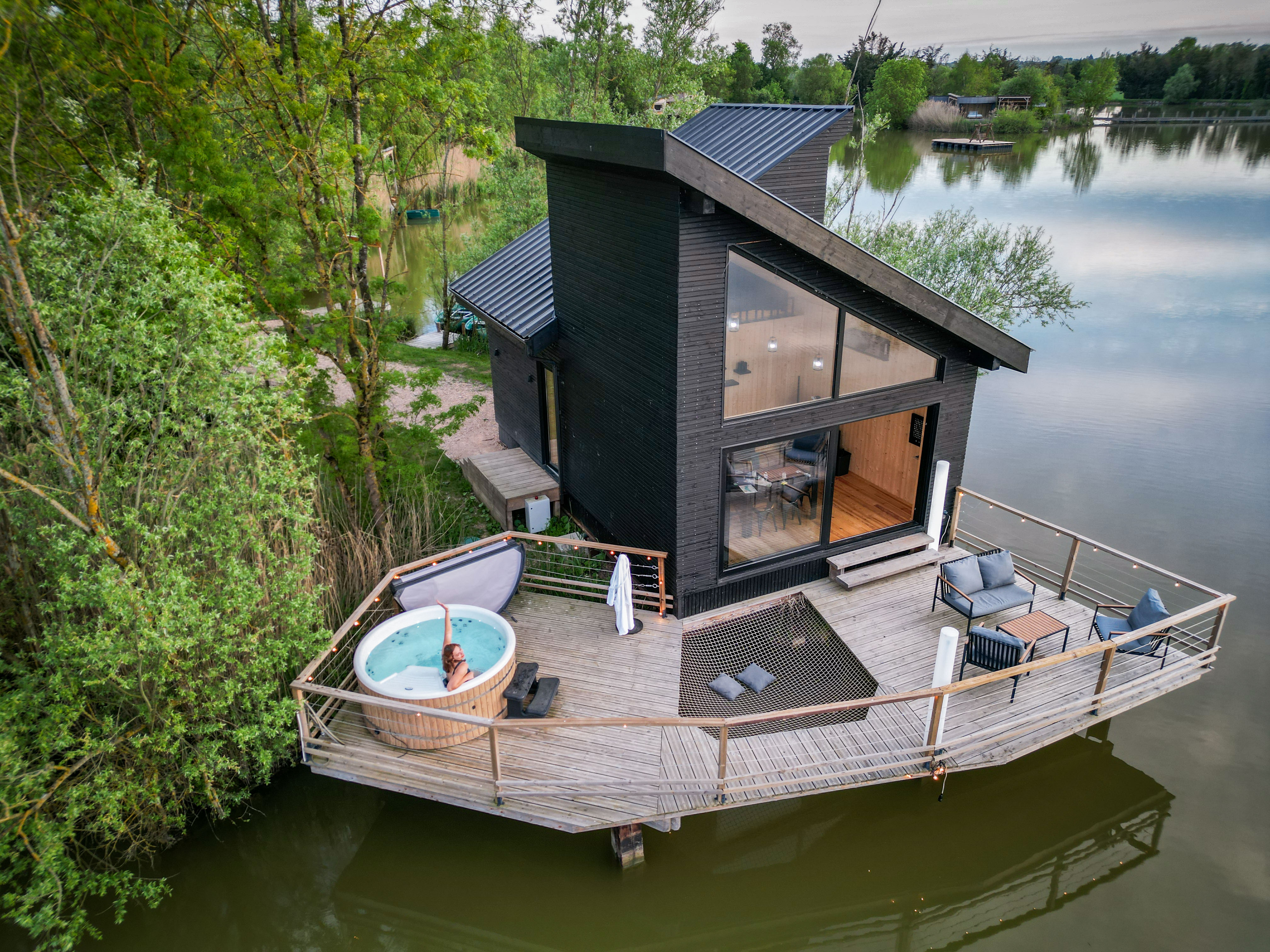 Cabane Spa Design 6 pers — Nuit insolite avec spa à Ain à Meillonnas — vue intérieure