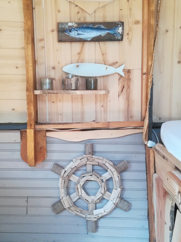 Cabane bateau échoué en Basse-Normandie à Fermanville — cuisine