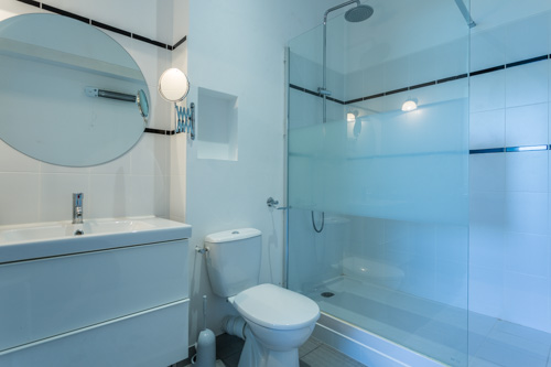 Gîte petit Madiran — Chambre à thème avec spa à Landes à Château d'Estrac — salle de bain