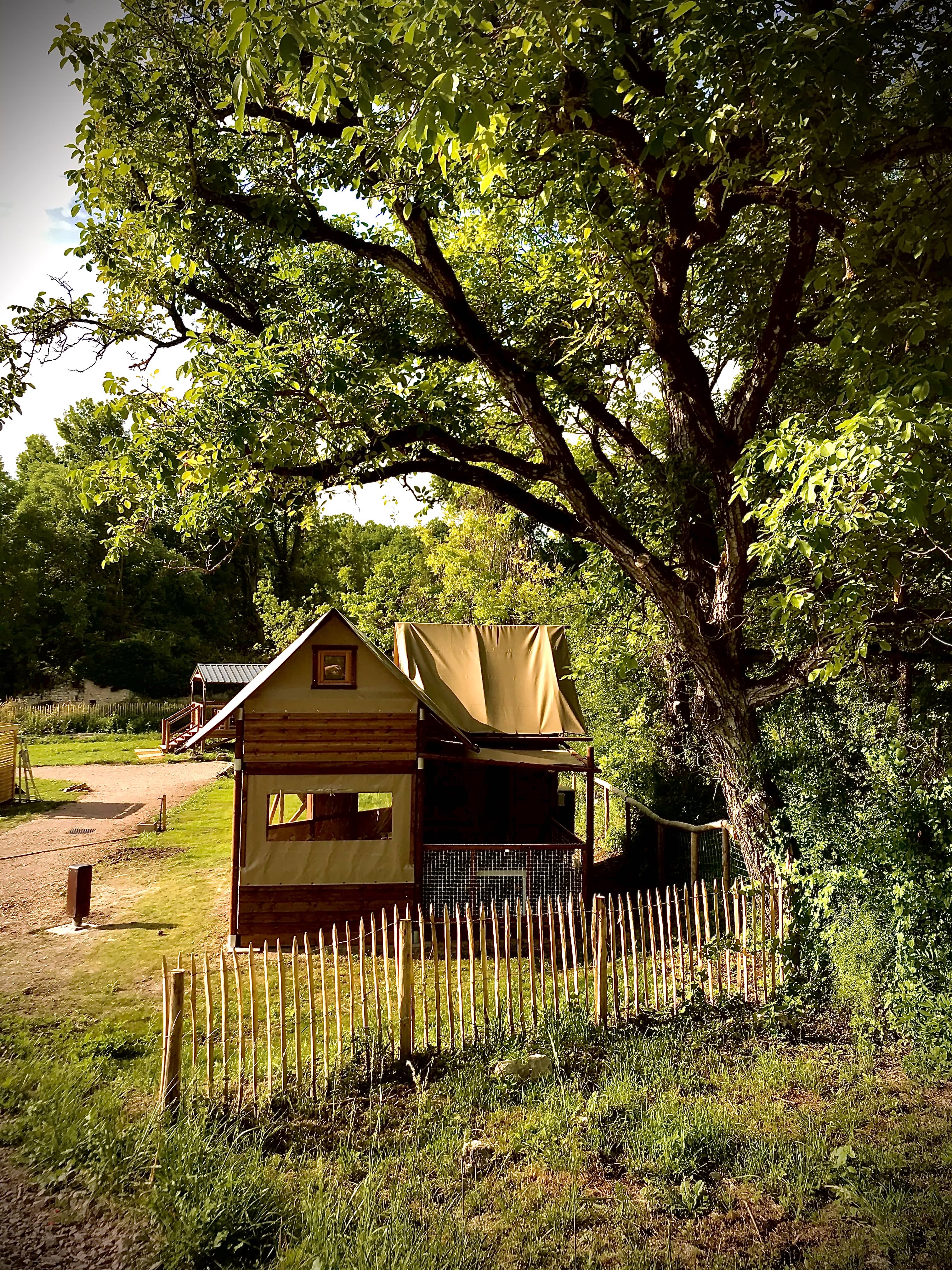 CABATENTE — Tente avec spa au Camping Le Soleil Des Bastides à Rabastens — vue intérieure