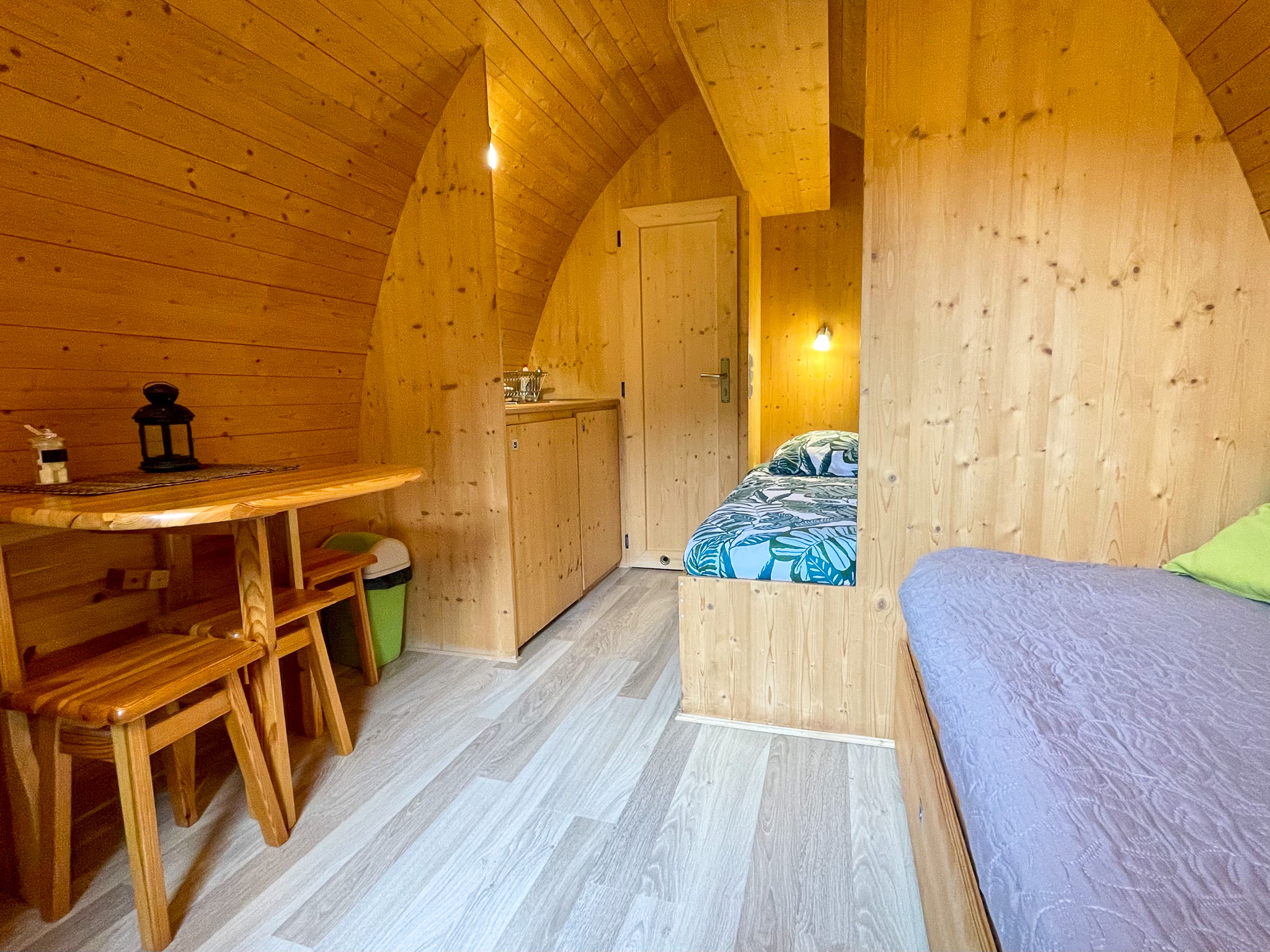 Séjournez dans une cabane forestière au cœur de la nature à La Chapelle Blanche St Martin — cuisine