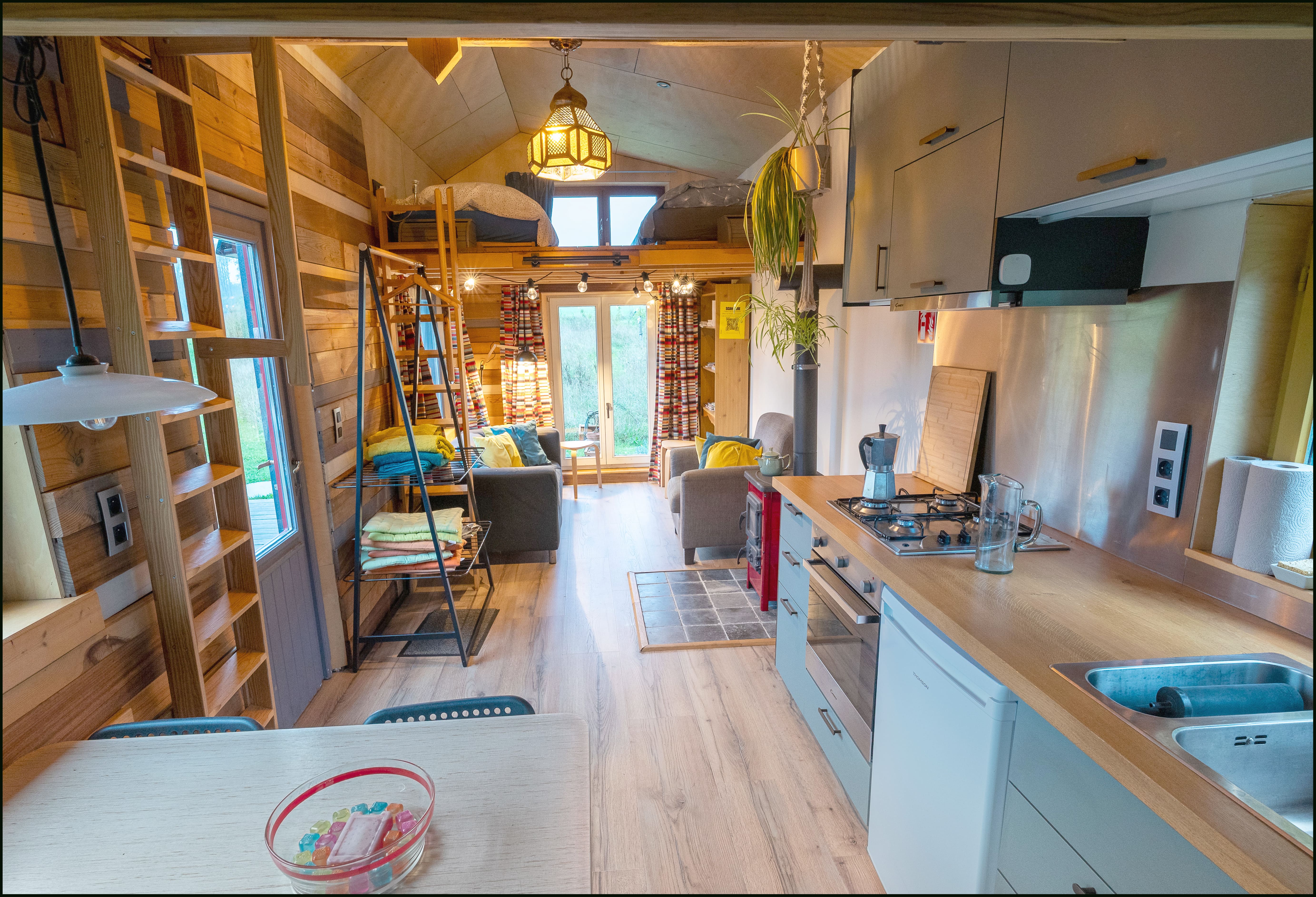 Photo 6/9 — Tiny House « Les Jours Heureux Tiny House — Séjour avec terrasse plein sud à Namur » à Namur Wallonie