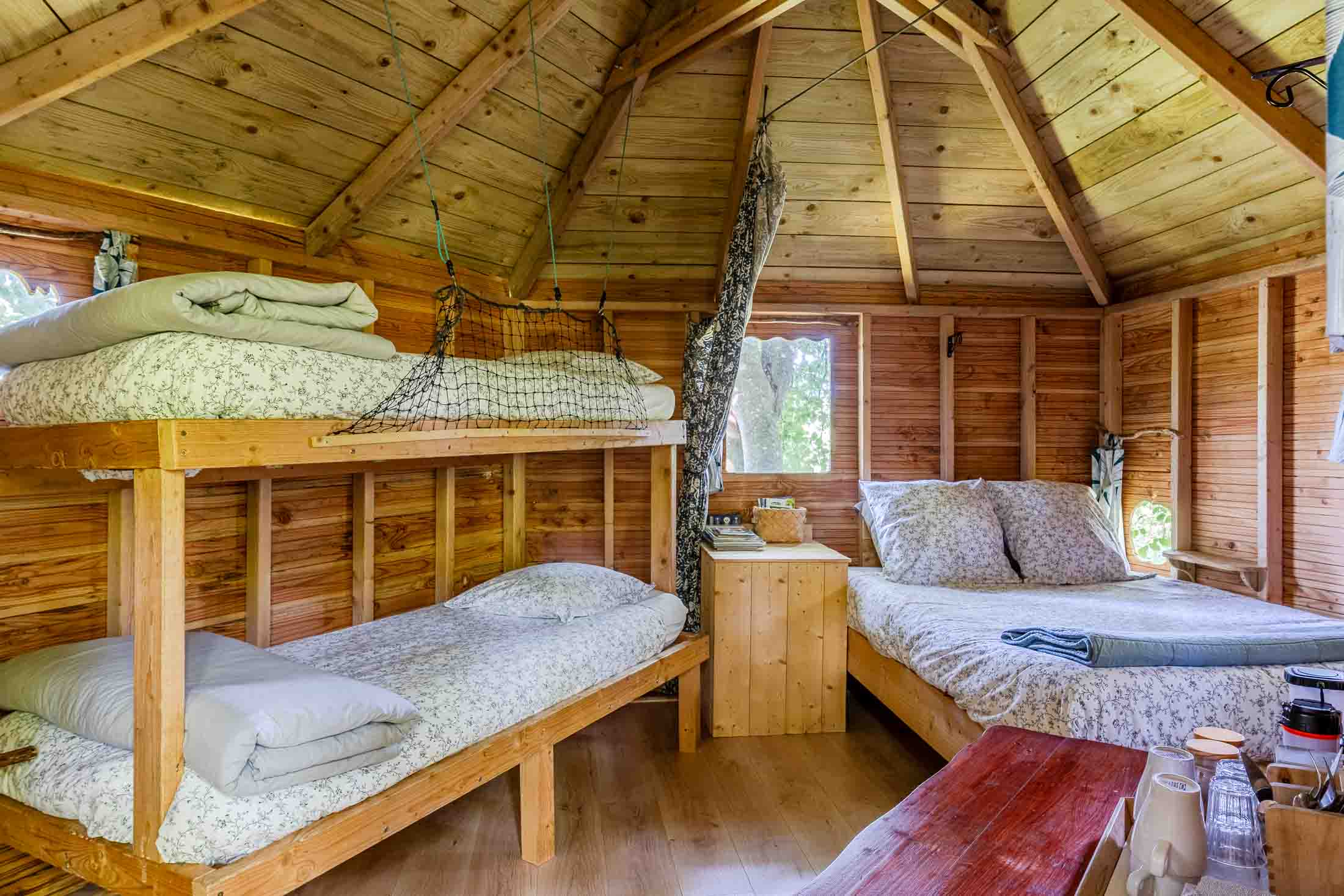 Cabane Mésange — Nuit perchée à 17m dans les arbres en Calvados à Noues de Sienne — cuisine