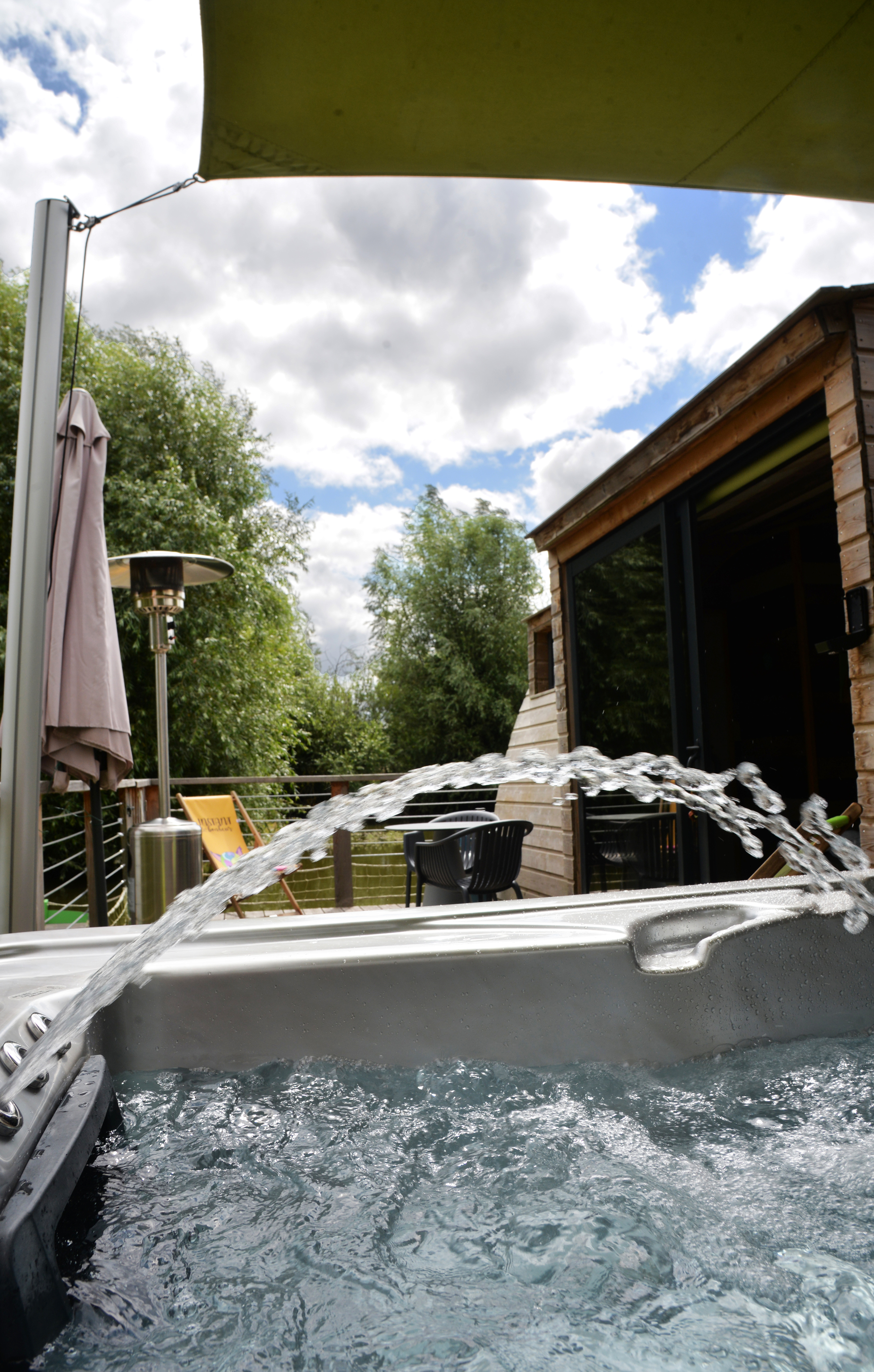 Lodge Duo Flottant avec spa et sauna privatif en Bourgogne à Chablis — cuisine
