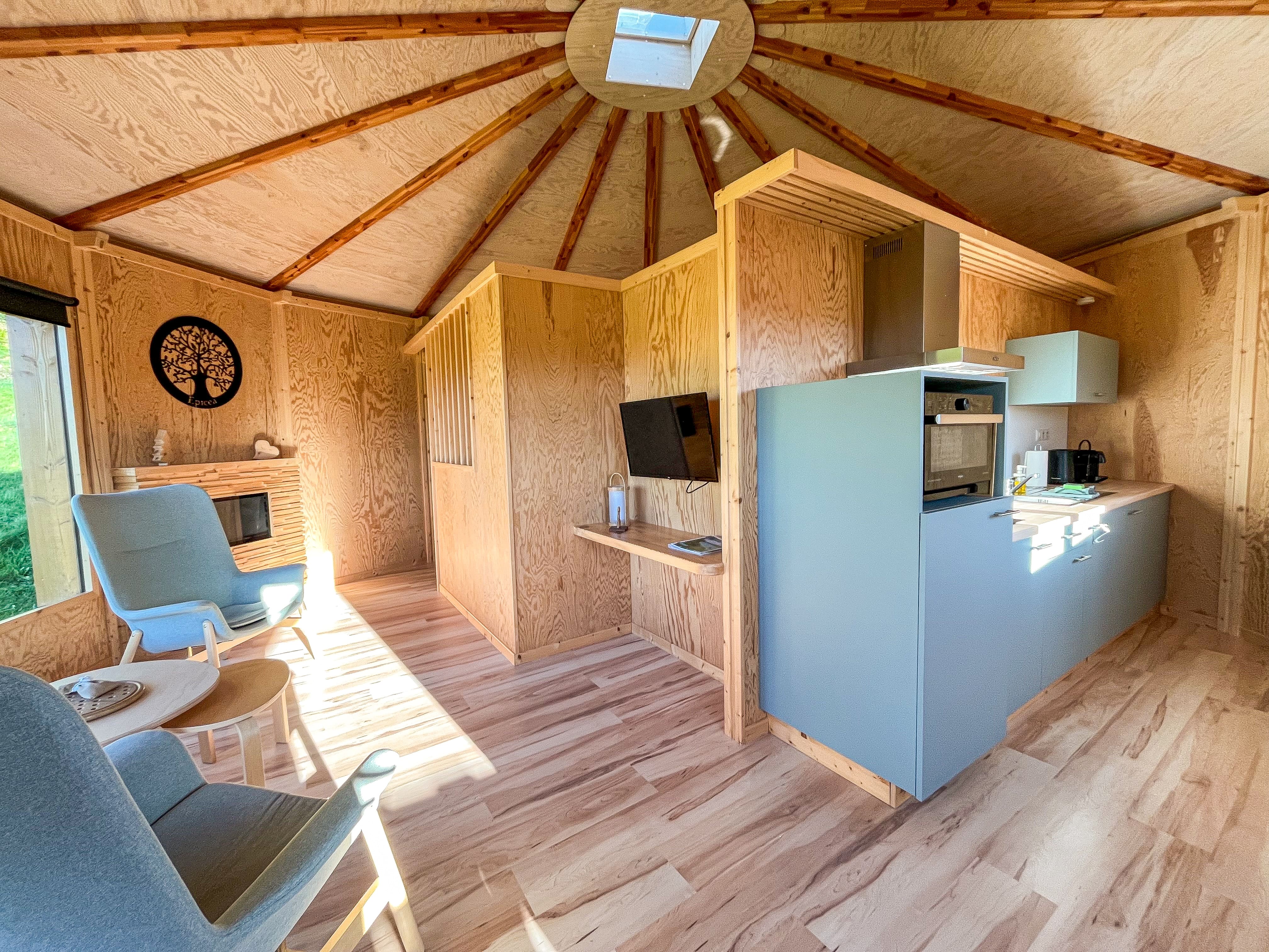 Cabane Épicéa & Spa — Cabane sur pilotis avec bain nordique à Jura à Tavaux — vue depuis la terrasse