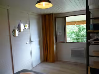 Le Chalet du Pré en bulle — Séjour panoramique à Champrenault (Côte-d'Or) à Champrenault — détail architectural