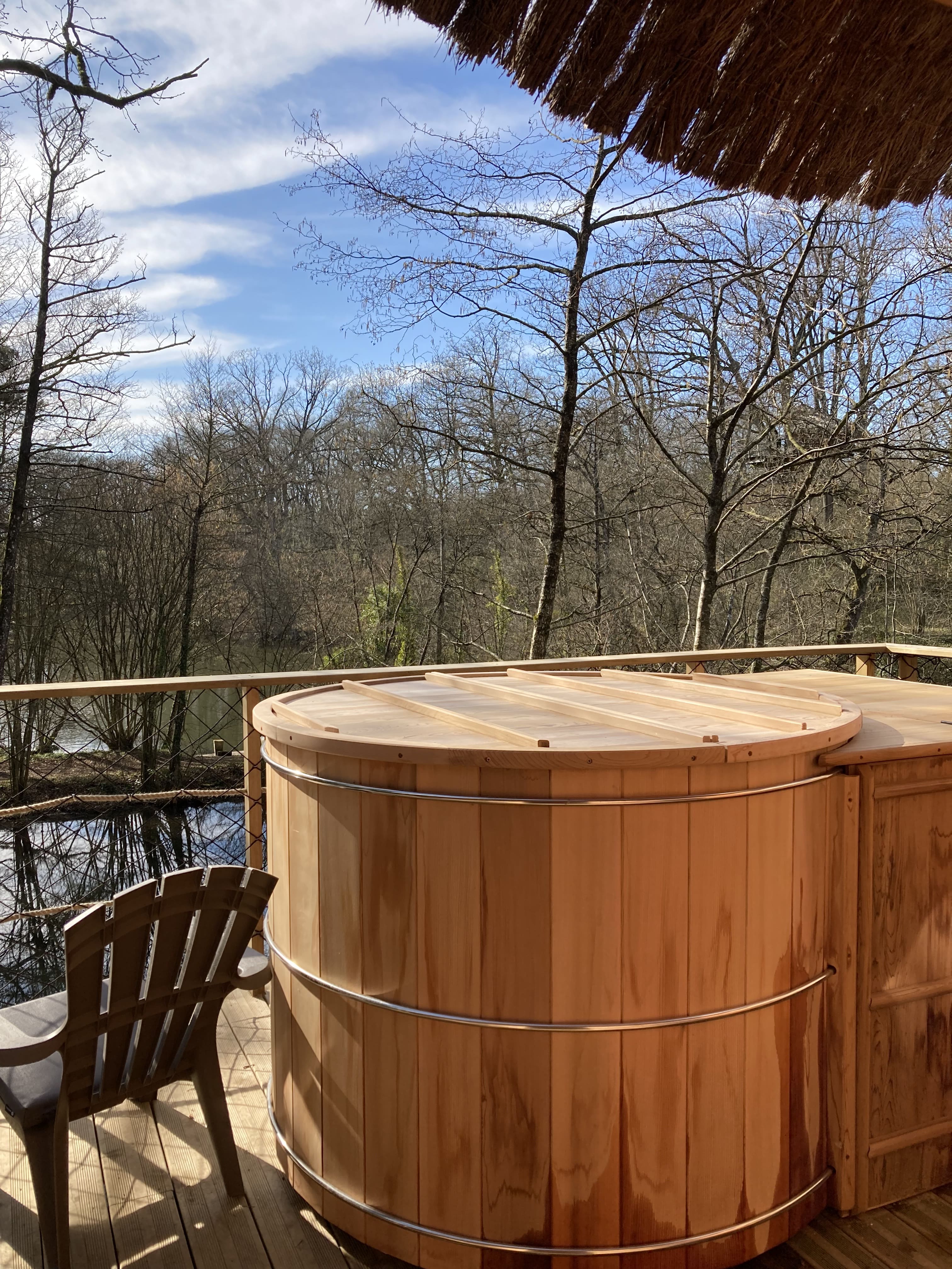 Cabane SPA Prague : une escapade suspendue en Pays de la Loire à La Baconnière — espace de vie