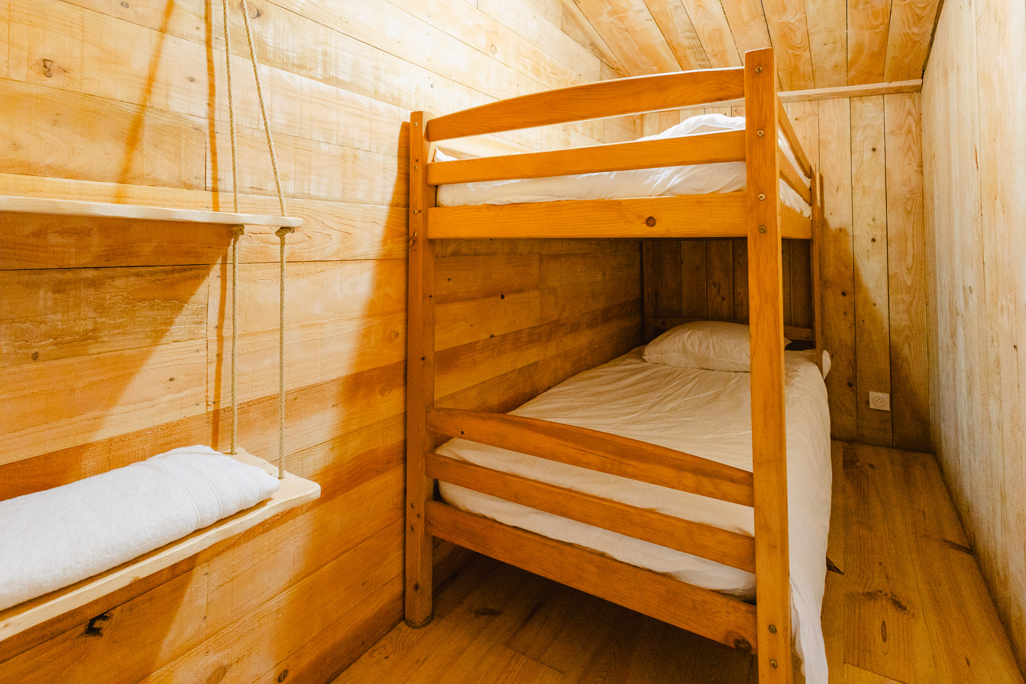 Cabane végétalisée : une évasion enchantée en Bretagne à Plumeliau — chambre
