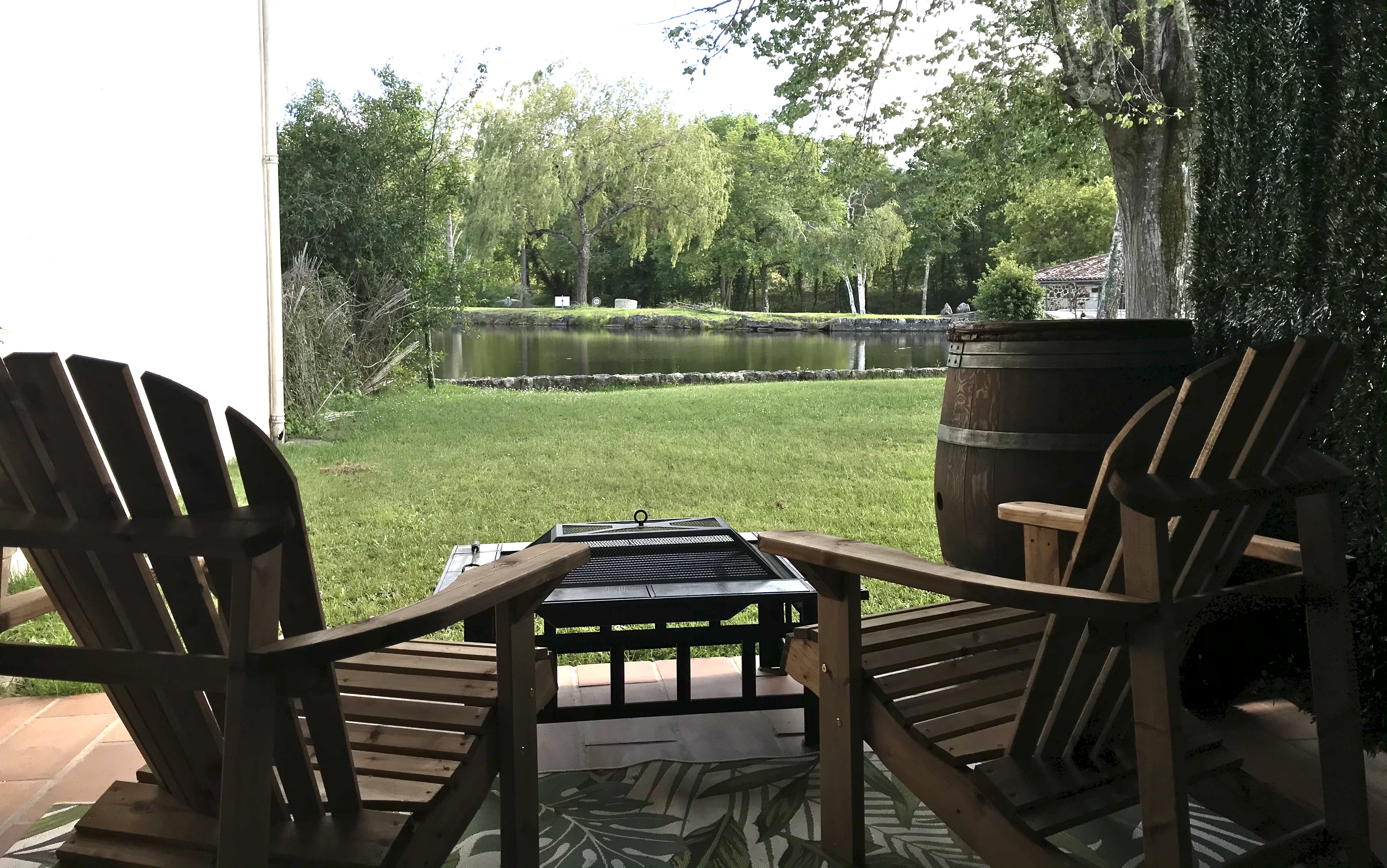 Photo 3/9 — Maison insolite « Maisonnette du Lac Bucolique & Spa — Maison insolite avec spa à Gironde » à Marions Gironde