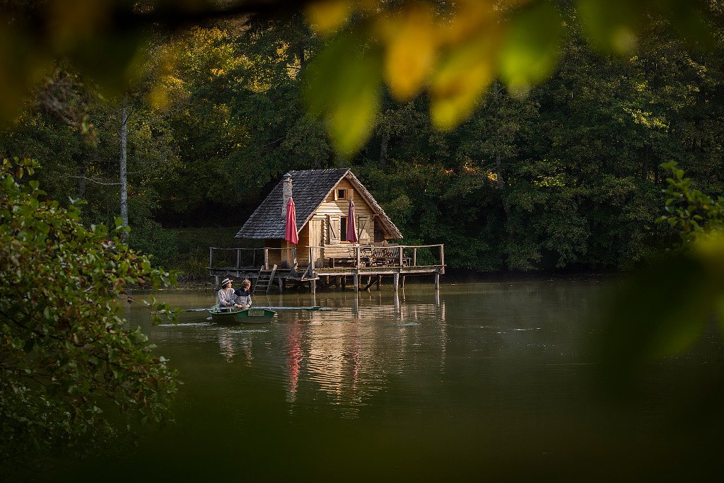 Cabane du Bout du Monde : une évasion sur l'eau en Bourgogne à Saint-Didier-Sur-Arroux — vue intérieure