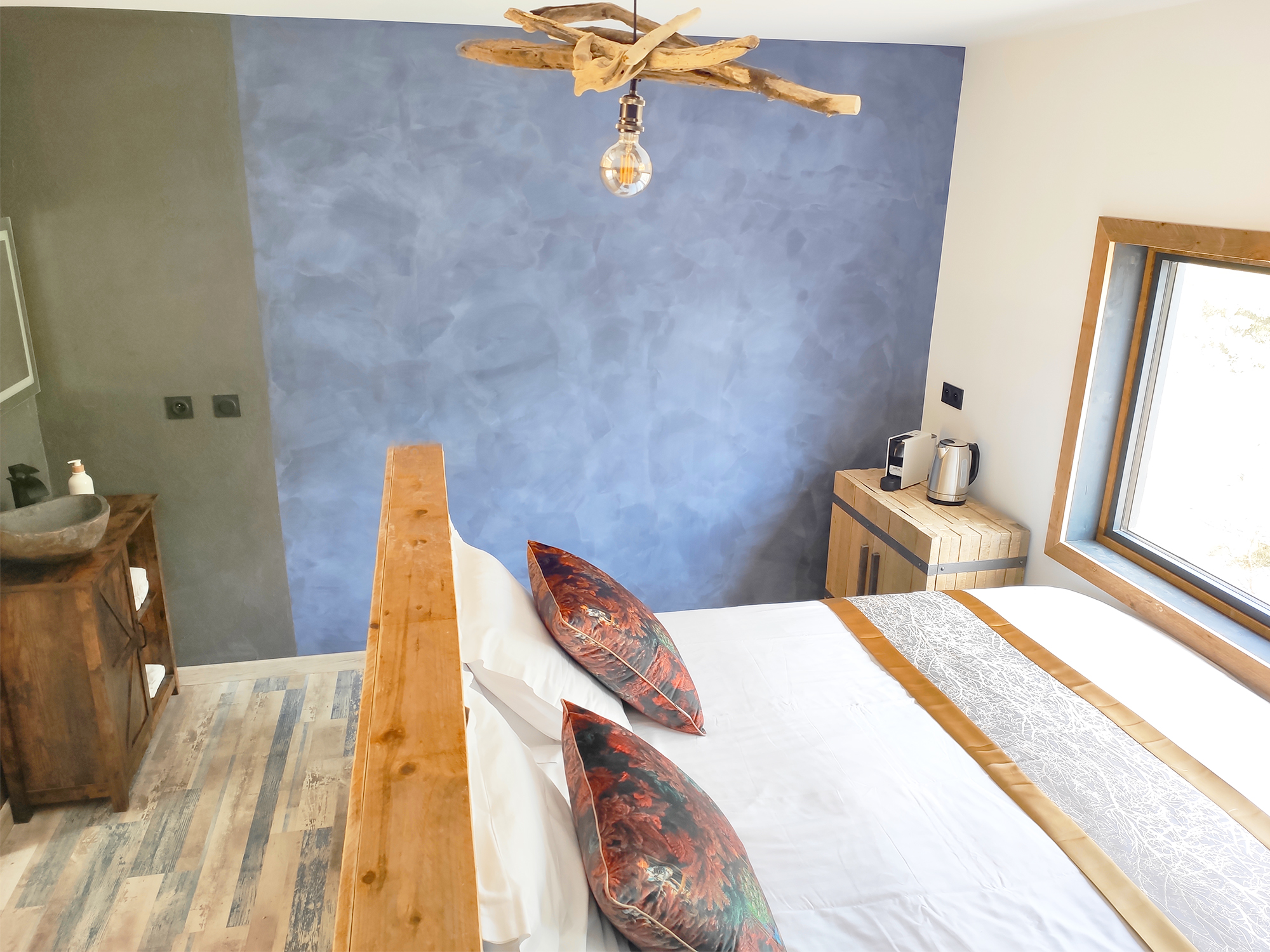 Cocoon Bali & Jacuzzi — Cabane sur pilotis avec spa à Gard à Saint-Jean-du-Gard — vue intérieure