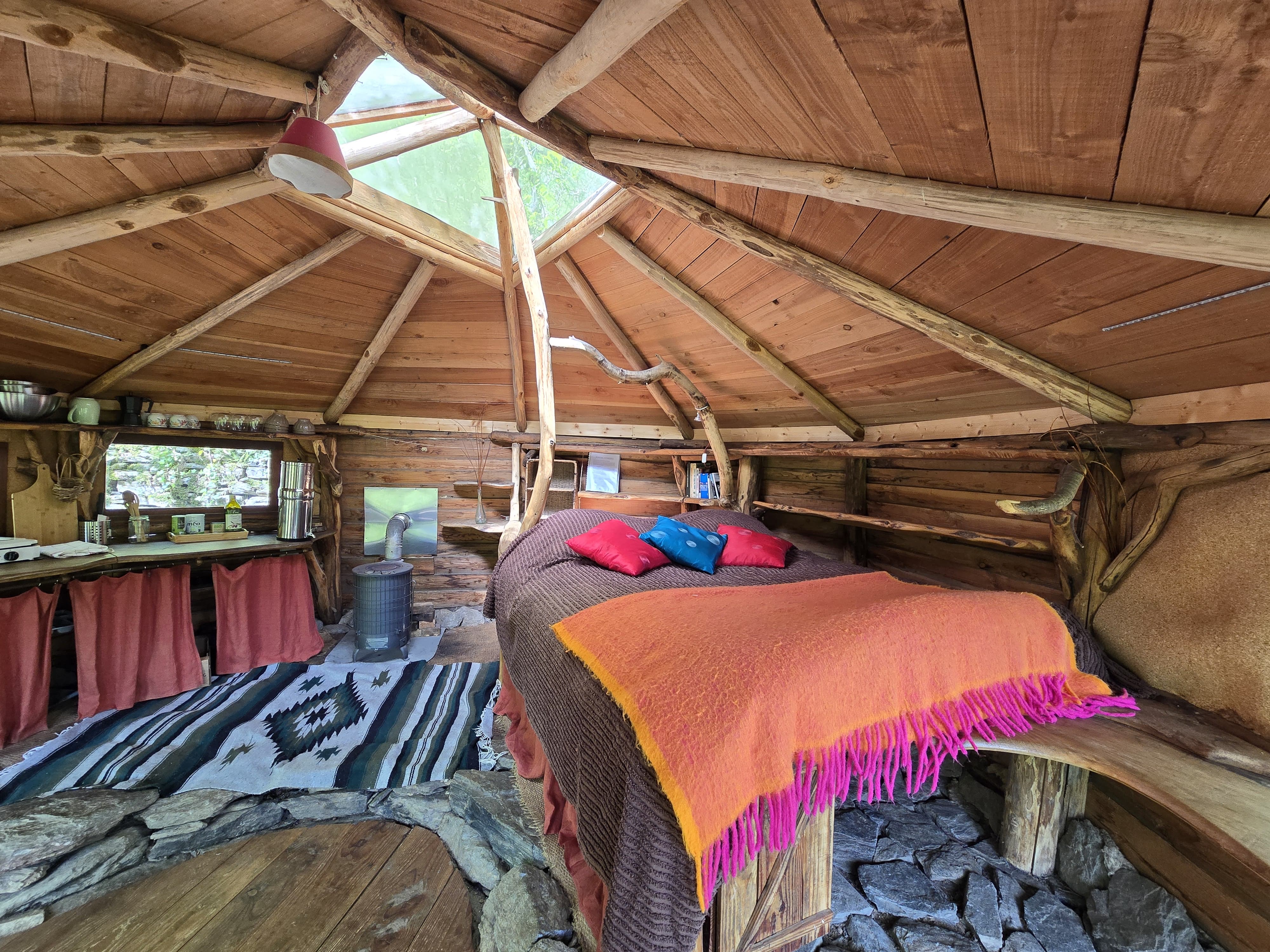 Petite cabane dans les bois — Séjour ressourçant avec spa à Gard à Saint-Jean-du-Gard — vue intérieure