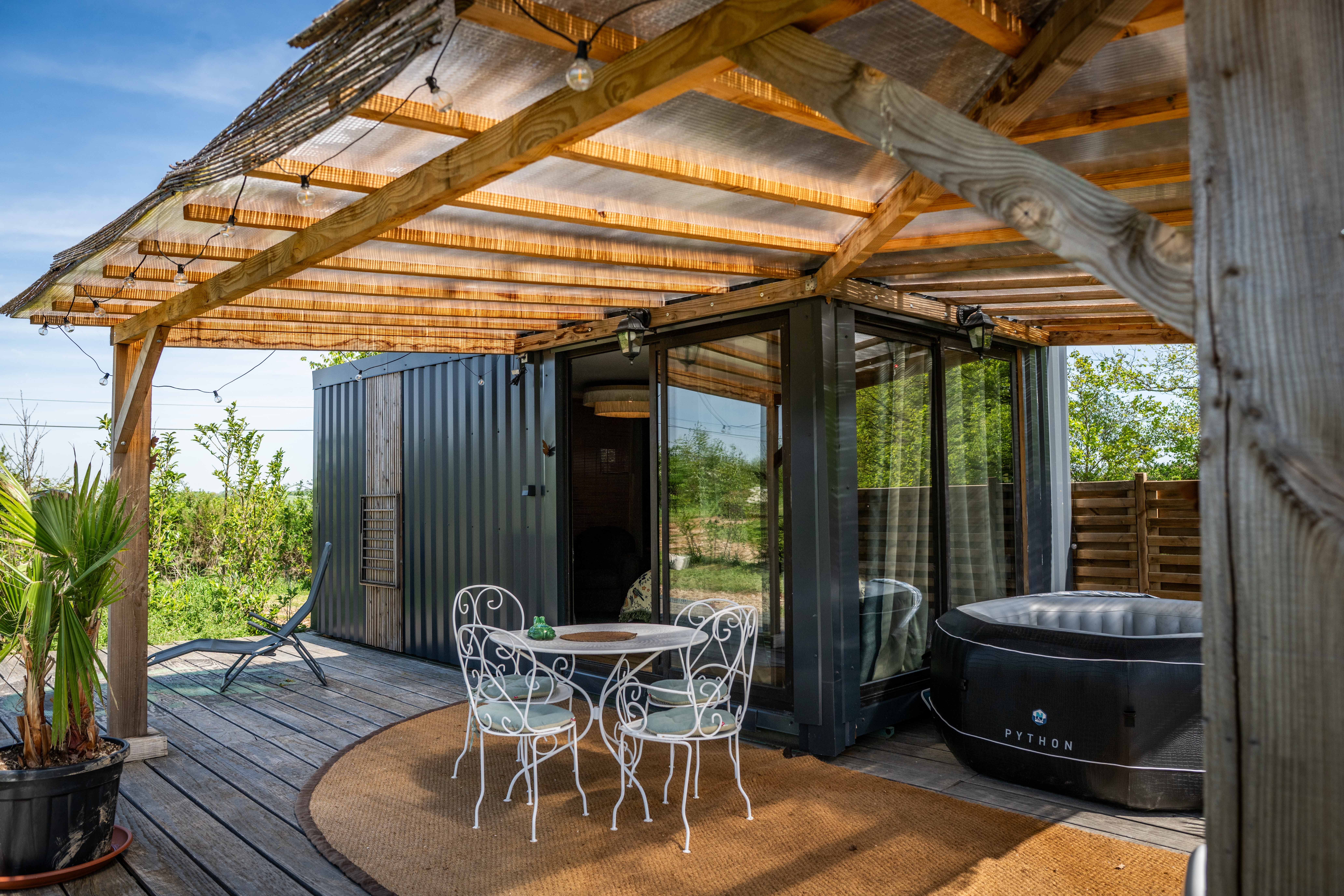 Container Gaïa & Spa : une immersion insolite en Bourgogne à Saint Germain Des Champs — salle de bain