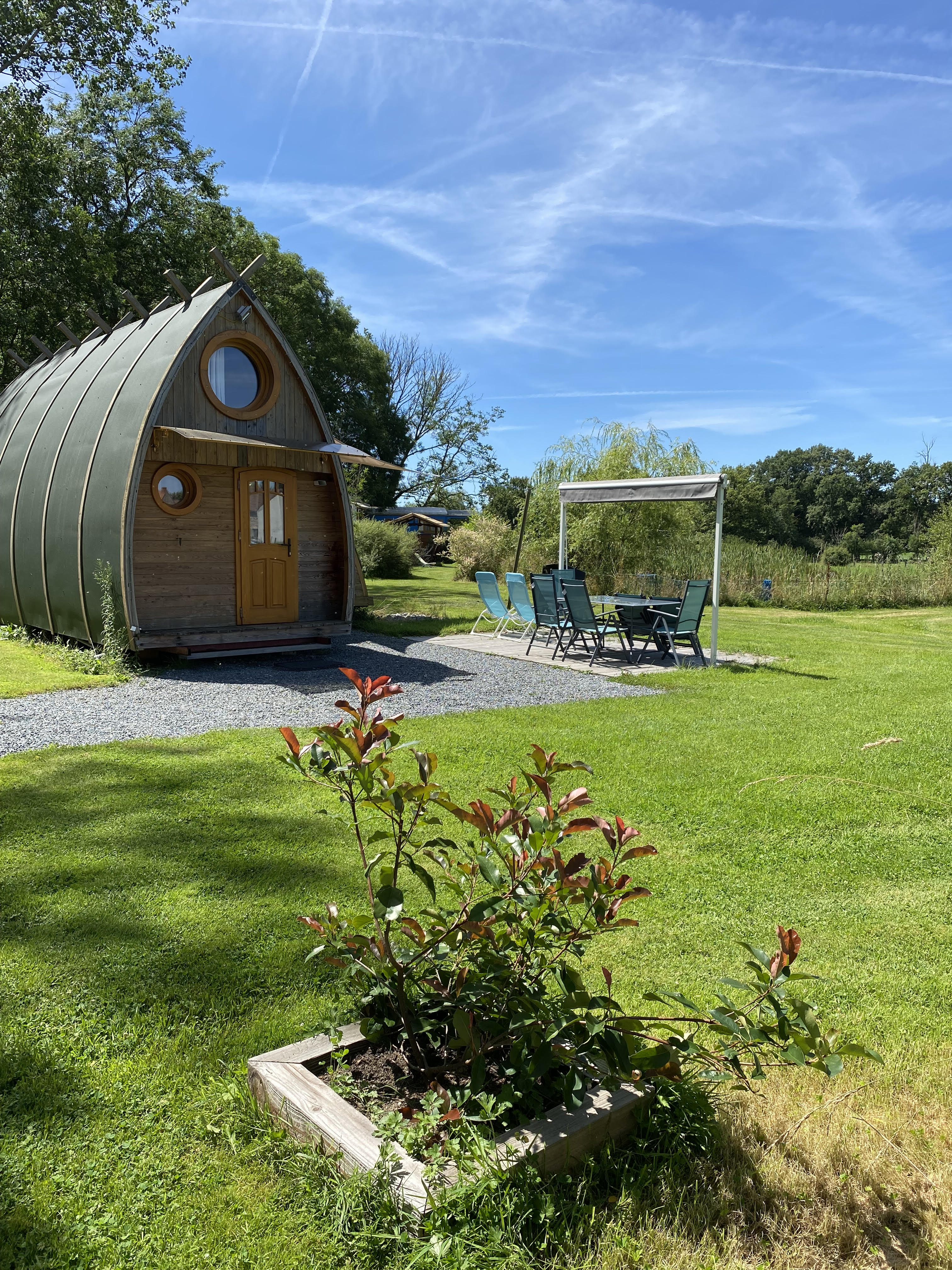 Tiny house 5/6 places — Séjour avec spa à Puy-de-Dôme à Issoire — vue intérieure
