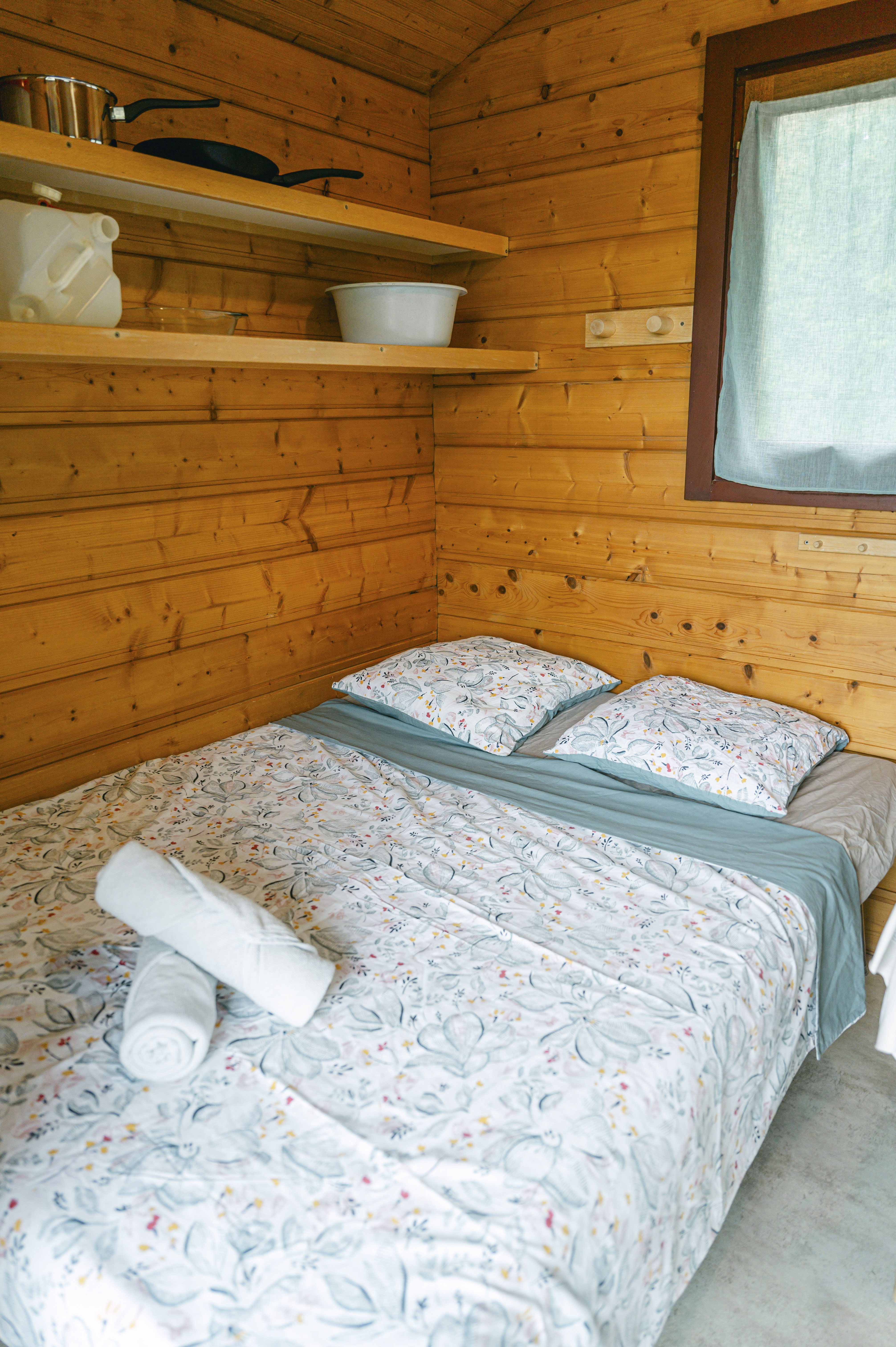 Un chalet romantique en Auvergne pour une escapade à deux à Neuveglise-Sur-Truyère — salle de bain