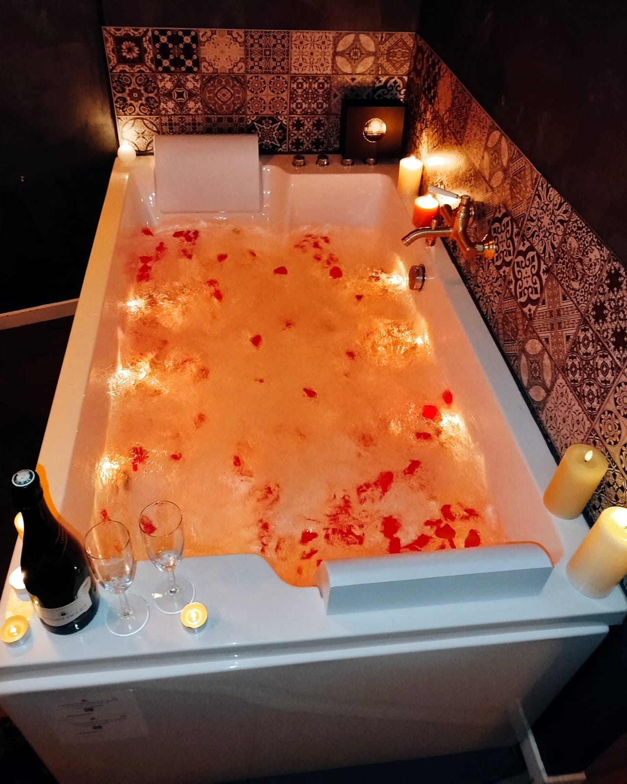 Évasion Scandinave Romantique — Maison insolite avec Spa XXL à Amiens à Amiens — cuisine