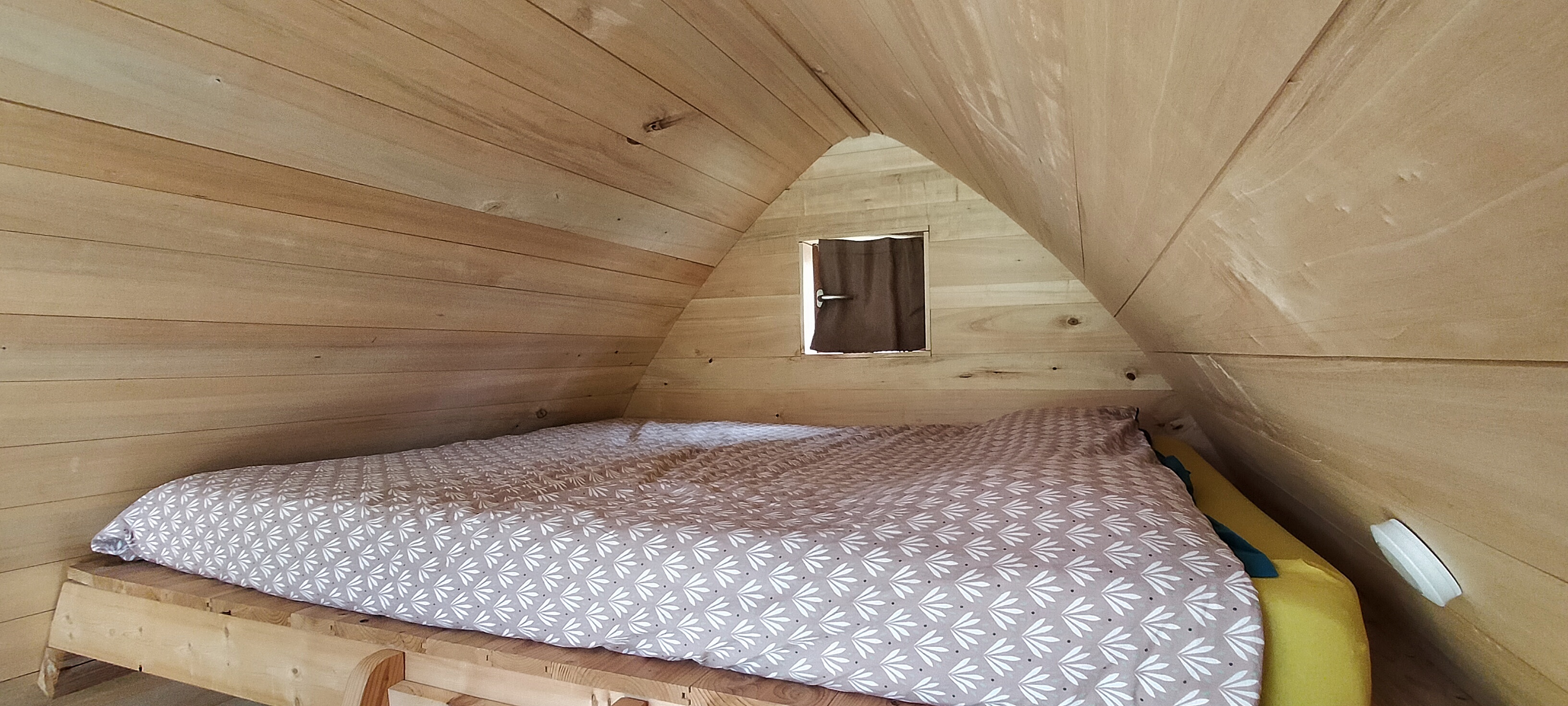 Tente confort bois : une expérience immersive en pleine nature à Livernon — détail architectural