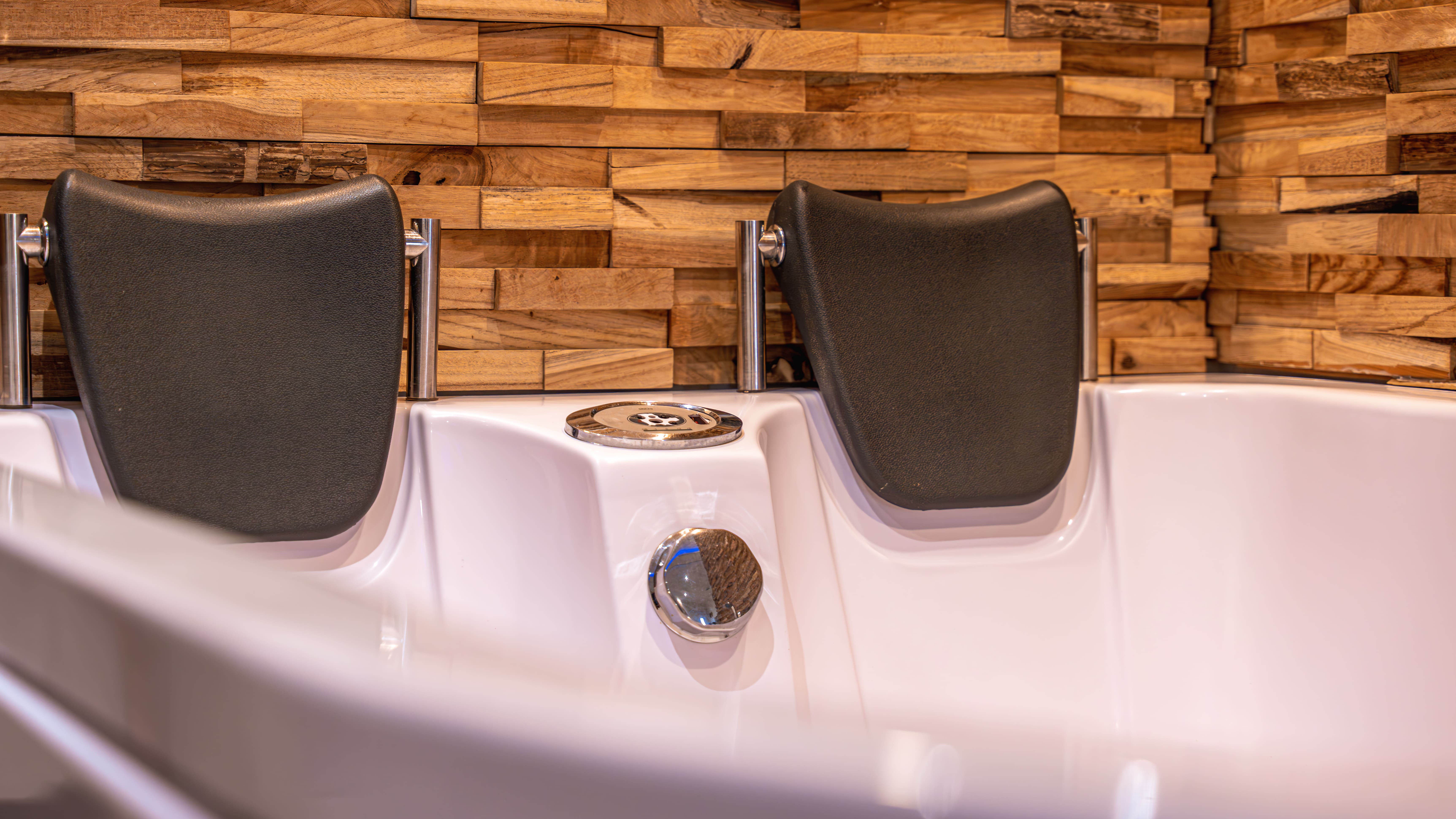 Une suite de luxe avec spa privatif en Picardie à Précy-sur-Oise — salle de bain