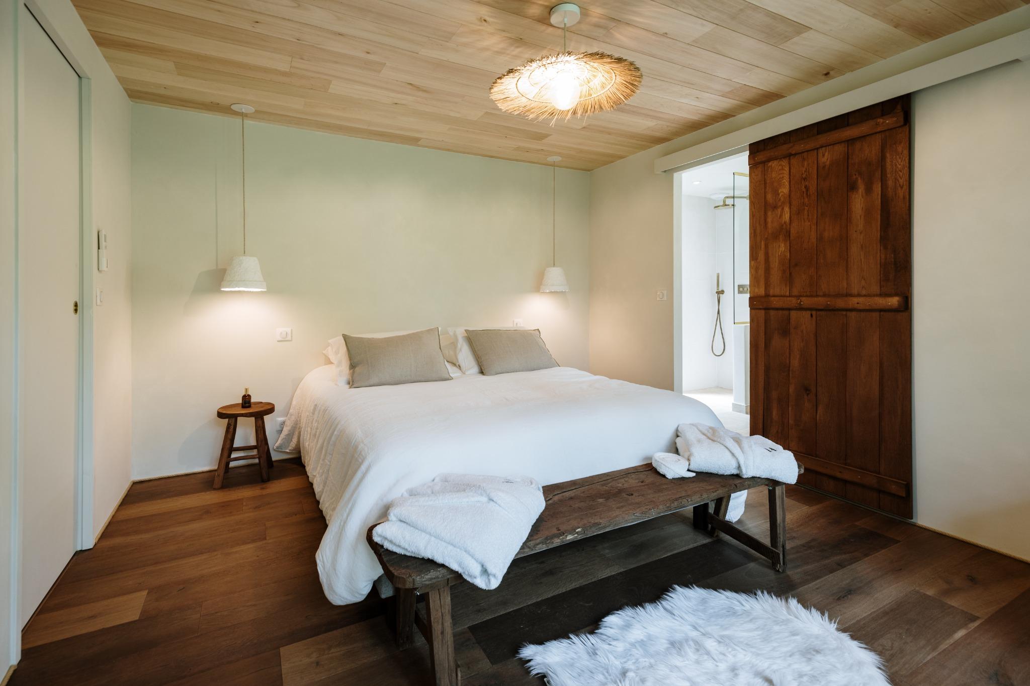 Wabi Sabi Lodge — Cabane sur pilotis avec Spa à Corrèze à Brive-la-Gaillarde — salle de bain
