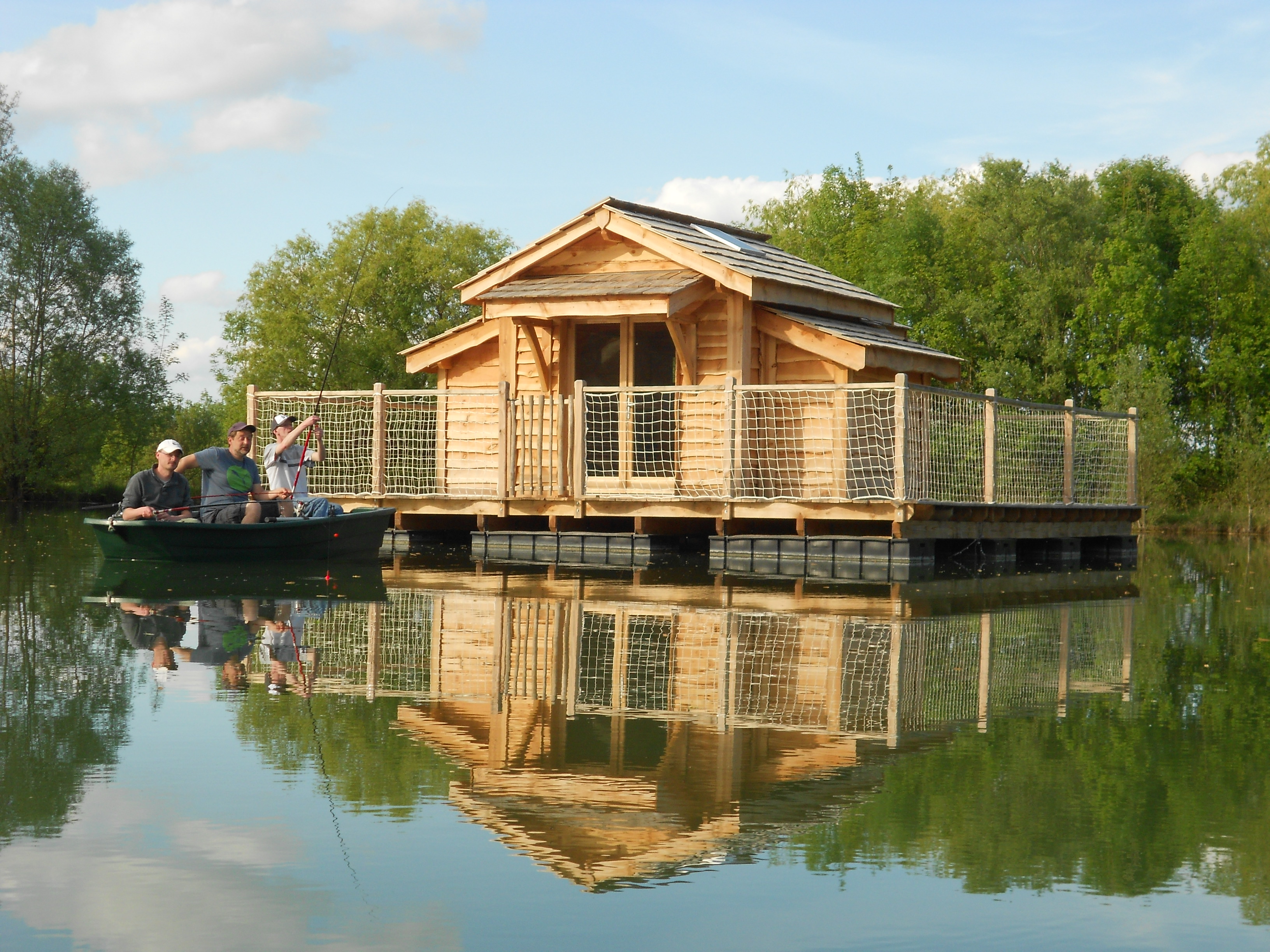 Cabane des Saules : une échappée belle sur l'eau en Aquitaine à Douzains — vue intérieure