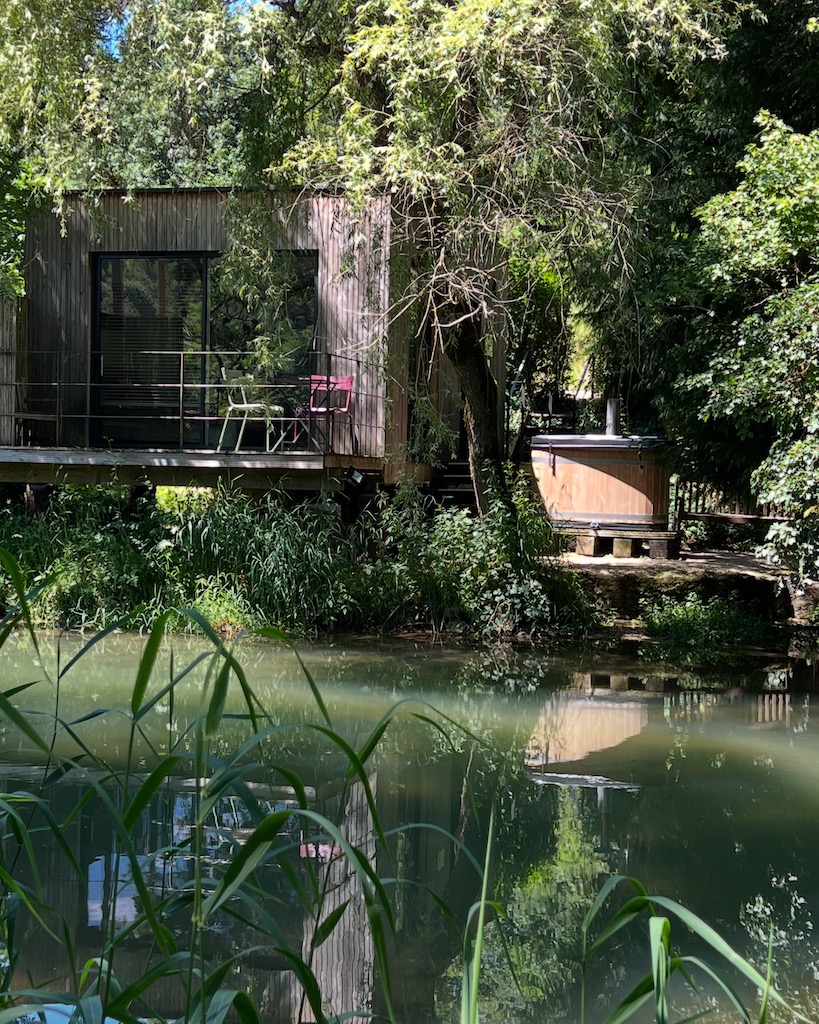 La Cabane Spa du Pont de l'Ignon — Cabane avec jacuzzi à Côte-d'Or à Frénois — chambre