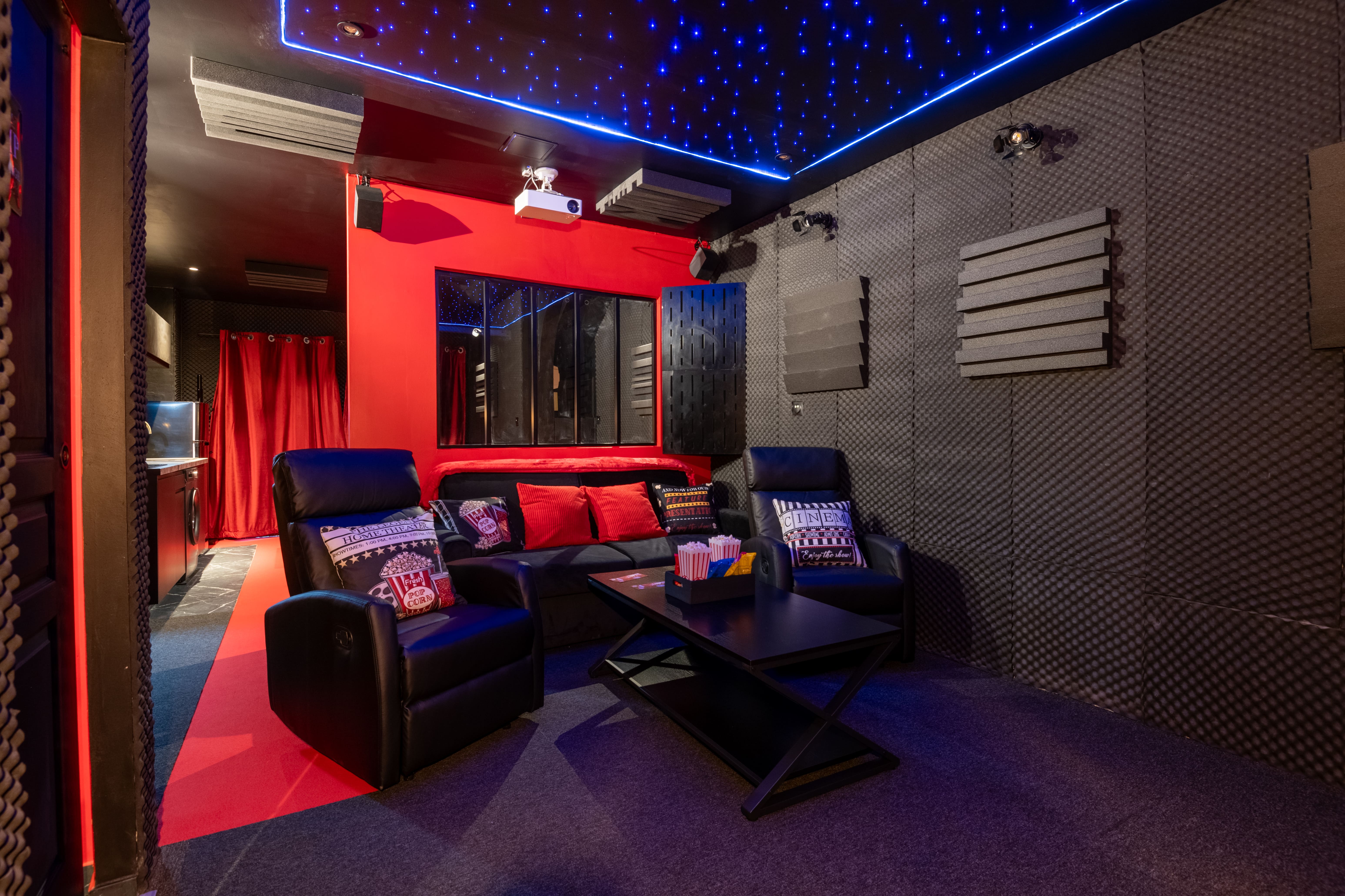 Cinéma Provence — Chambre à thème avec salle de cinéma à Avignon à Avignon — chambre