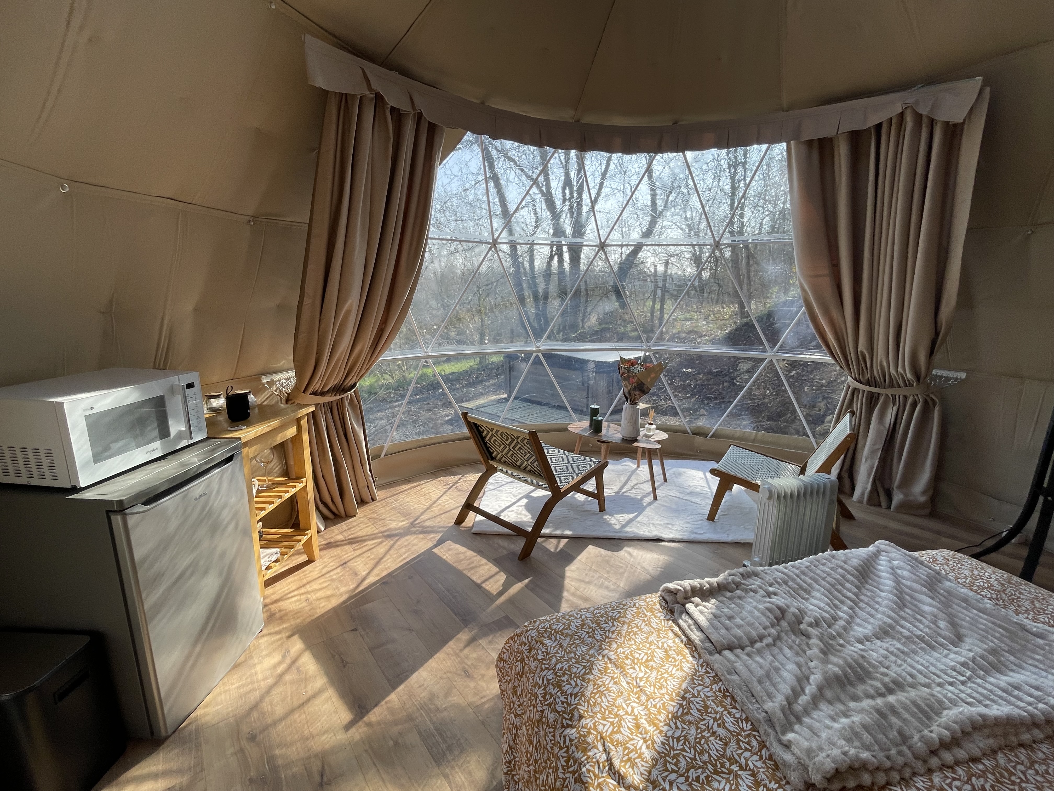 Dôme de la Tuffière — Nuit étoilée avec spa à La Tuffière (Sarthe) à Saint-Germain-d'Arcé — environnement naturel