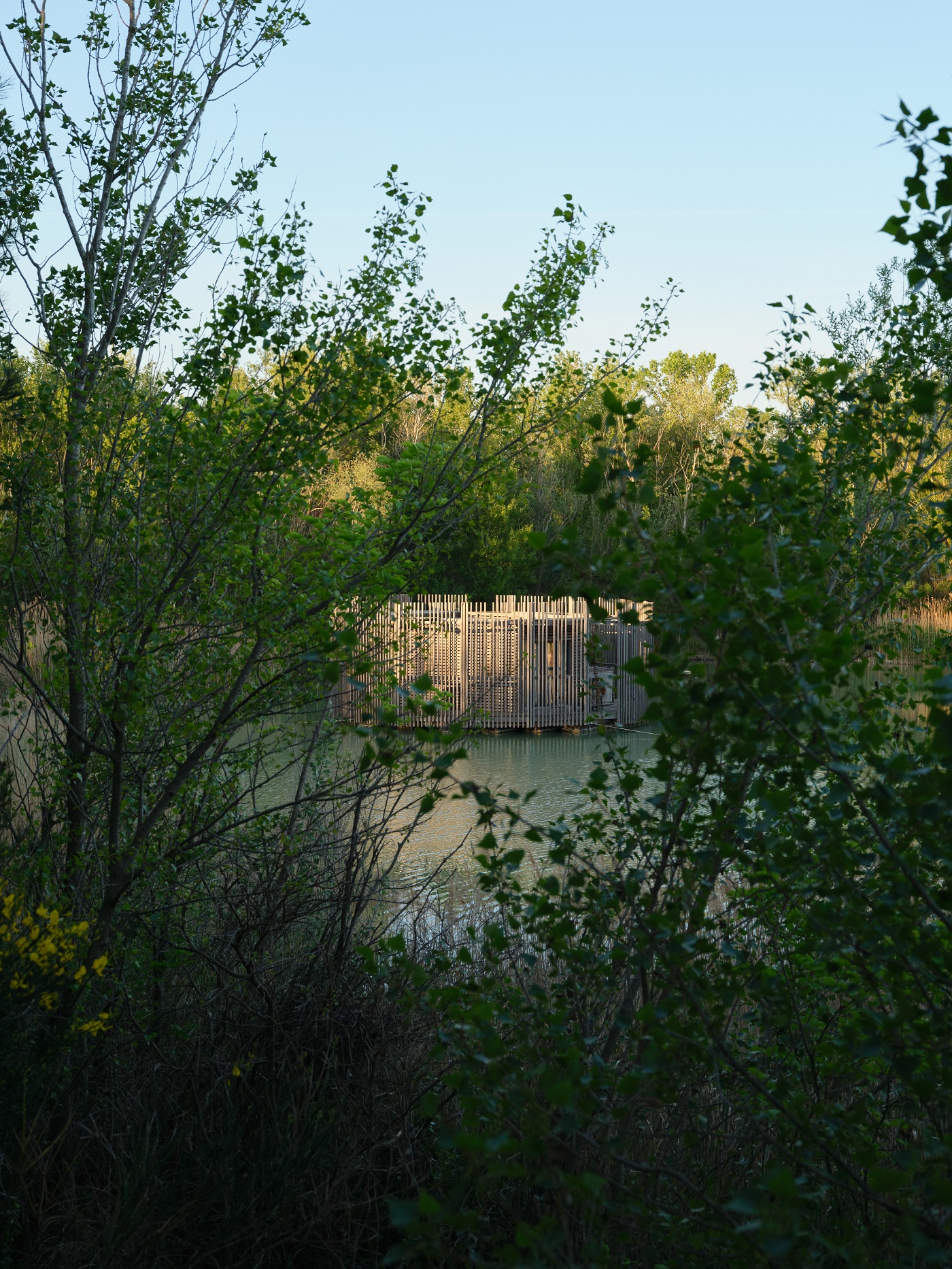 Cabane Spa Aquarelle : une évasion sur l'eau en Provence à Sorgues — environnement naturel