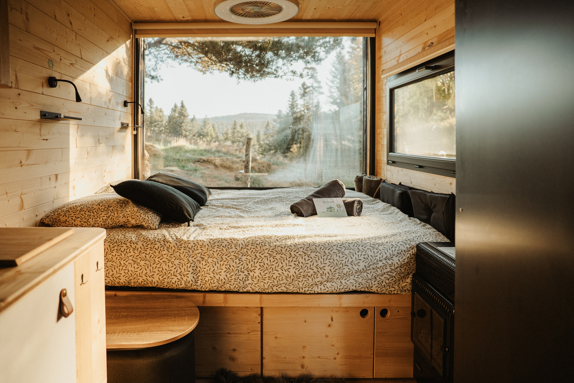 Homnest - L'Instant Sauvage — Tiny House avec vue cimes à Riotord à Riotord — espace de vie