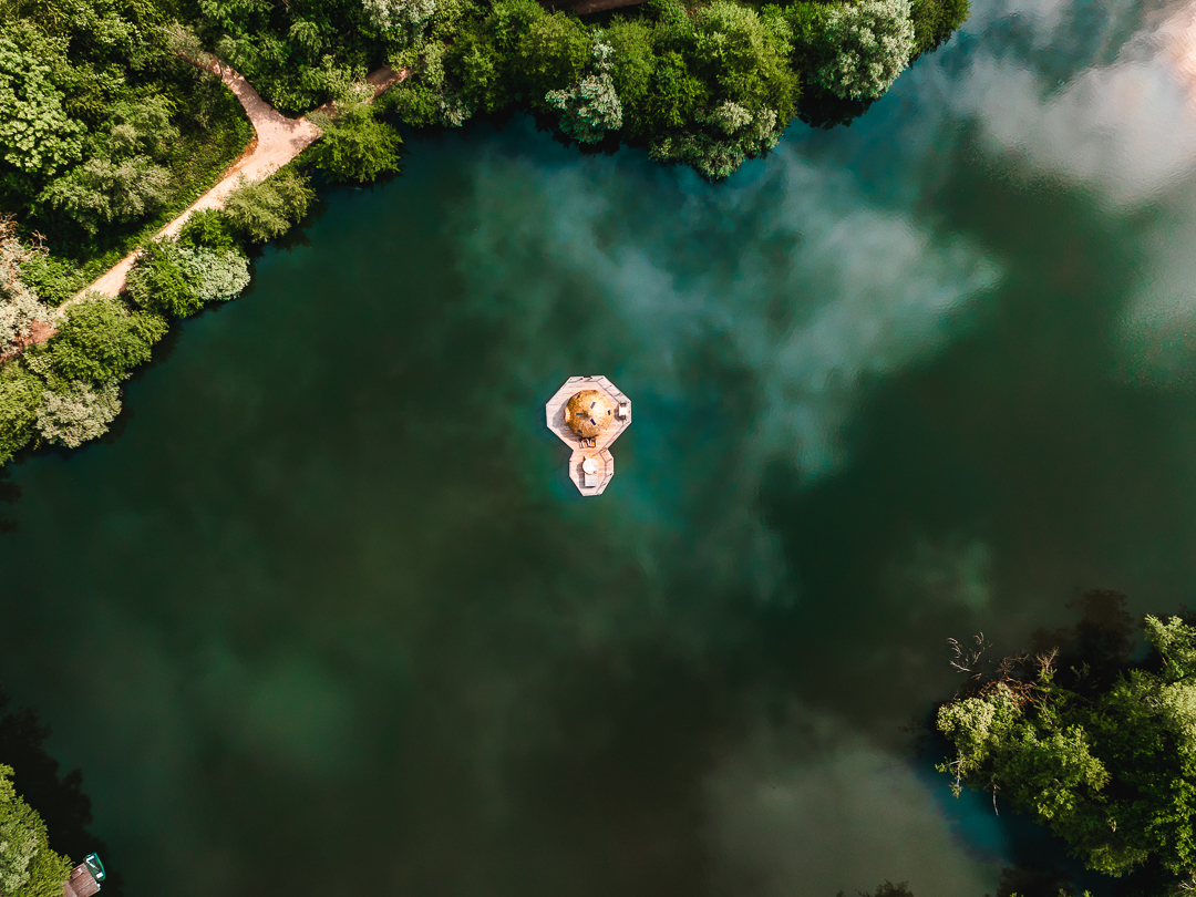 Cabane Spa Boréale : une évasion sur l'eau en Franche-Comté