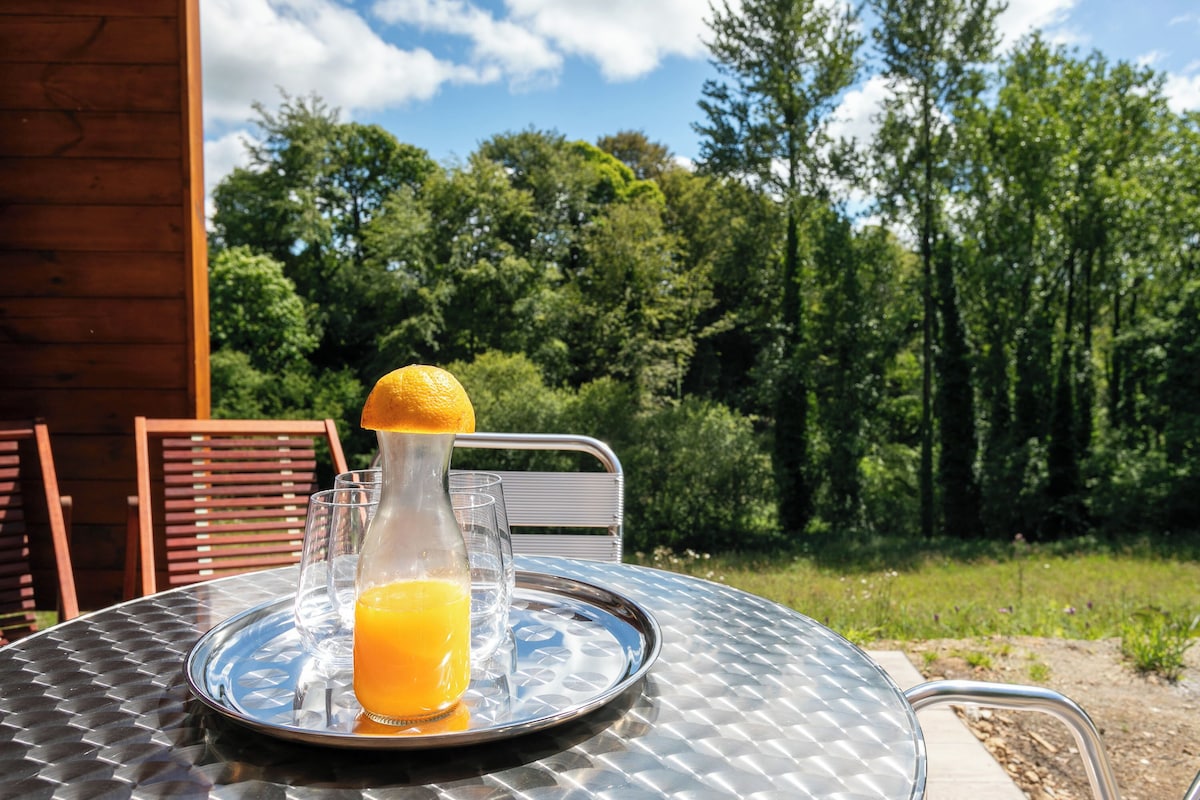 Pondok INdah — Chalet avec spa à Plounéour-Ménez (Finistère) à Plounéour-Ménez — vue intérieure