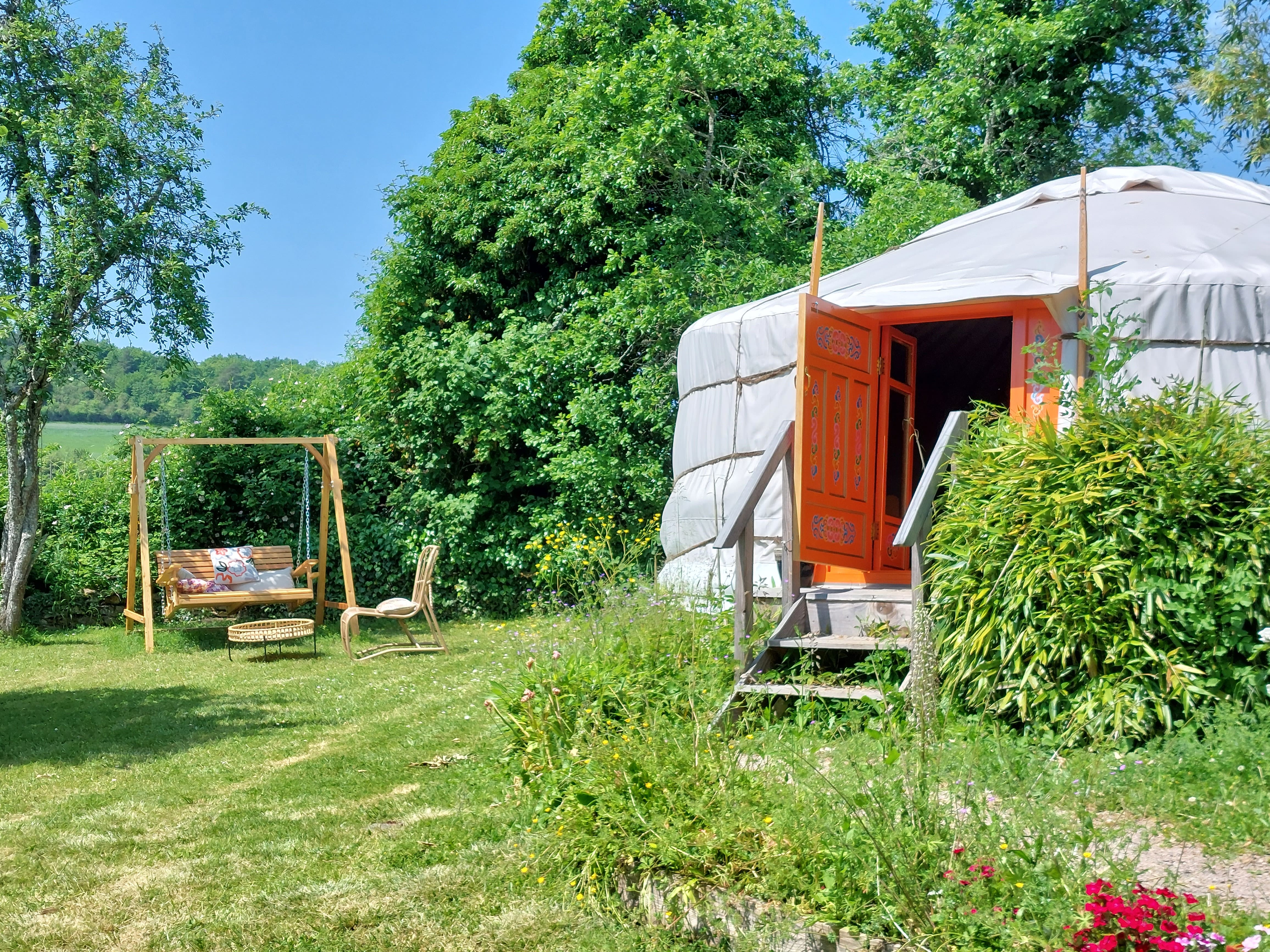 Yourte-Bourgogne — Séjour insolite avec spa en Nièvre à La Celle-sur-Nièvre — détail architectural