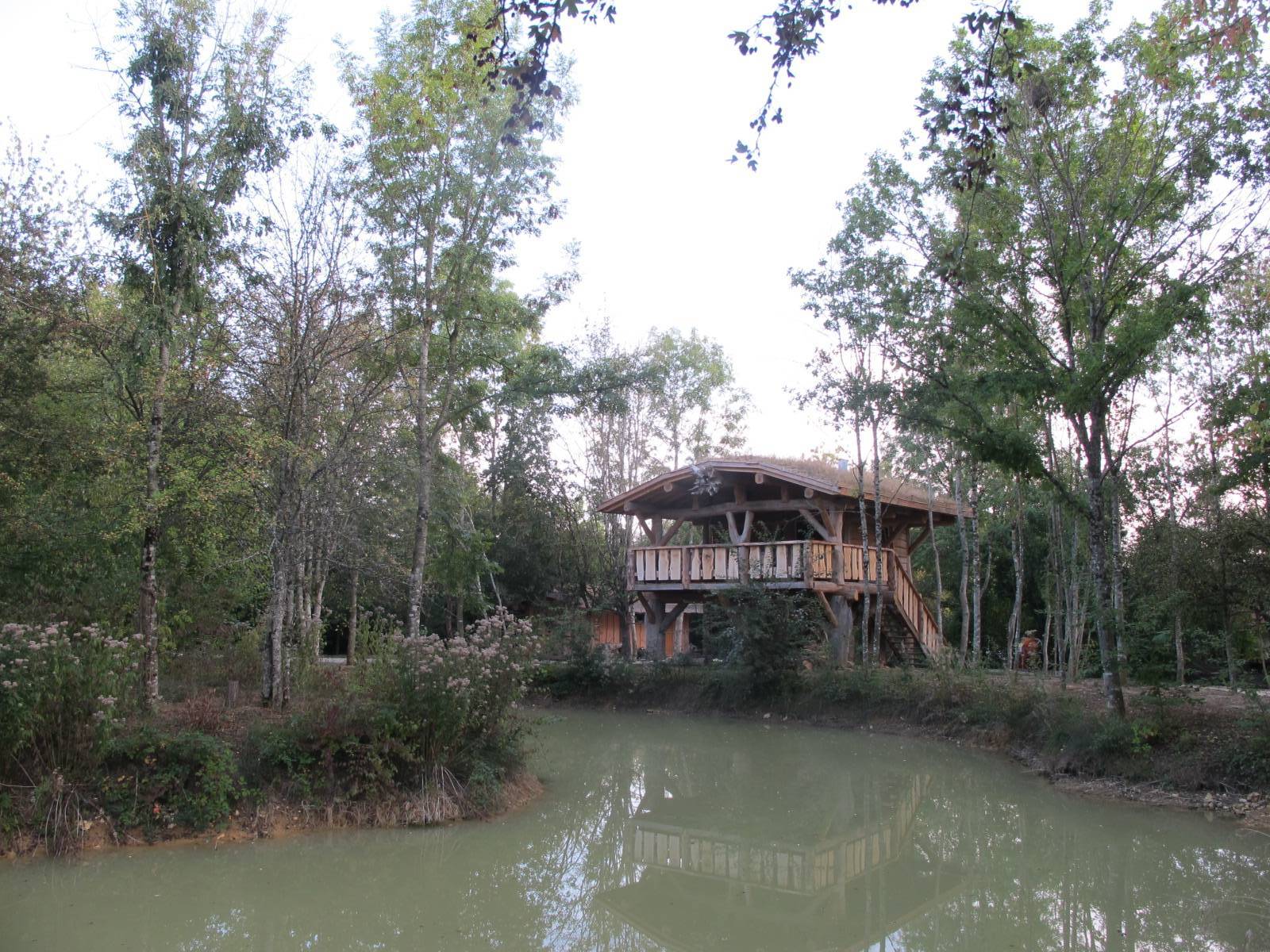 La Cabane Spa du Pêcheur — Cabane sur pilotis avec spa à Aube à Othentic — espace de vie
