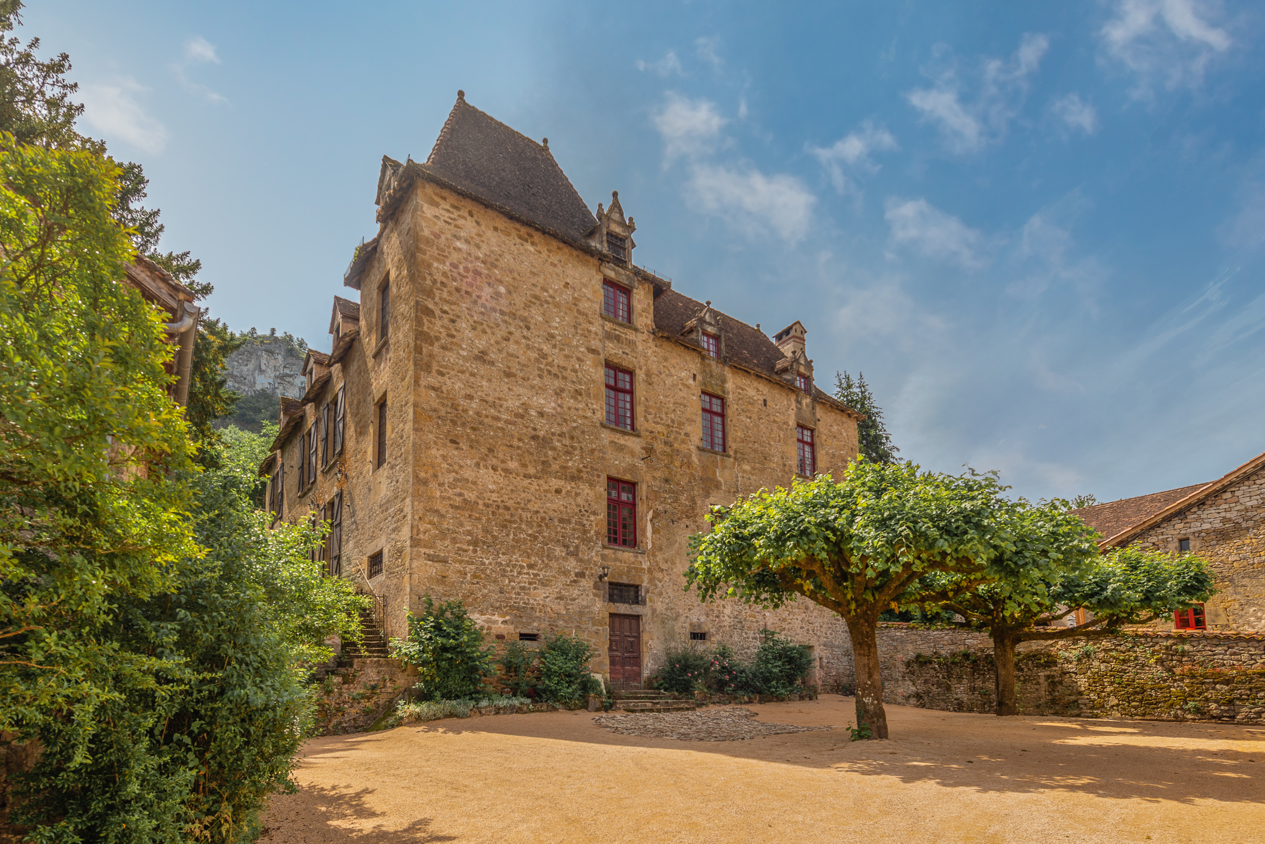 Chambre deluxe Ania au Manoir de Laroque Delprat : une expérience immersive en Midi-Pyrénées à Autoire — cuisine