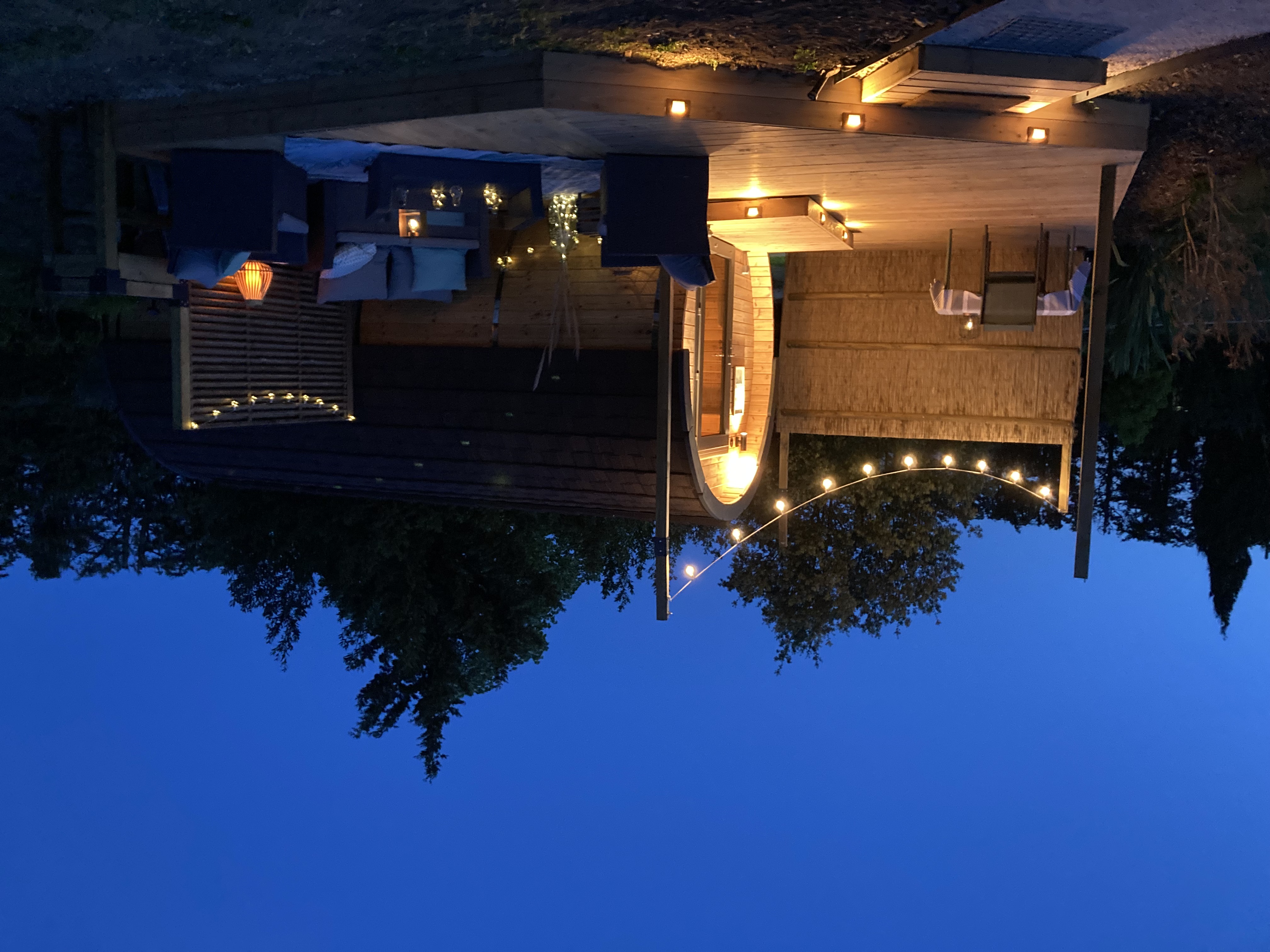 Hébergement Tonneau Prestige — Nuit cocooning avec piscine à Vaucluse à Fontaine-de-Vaucluse — détail architectural